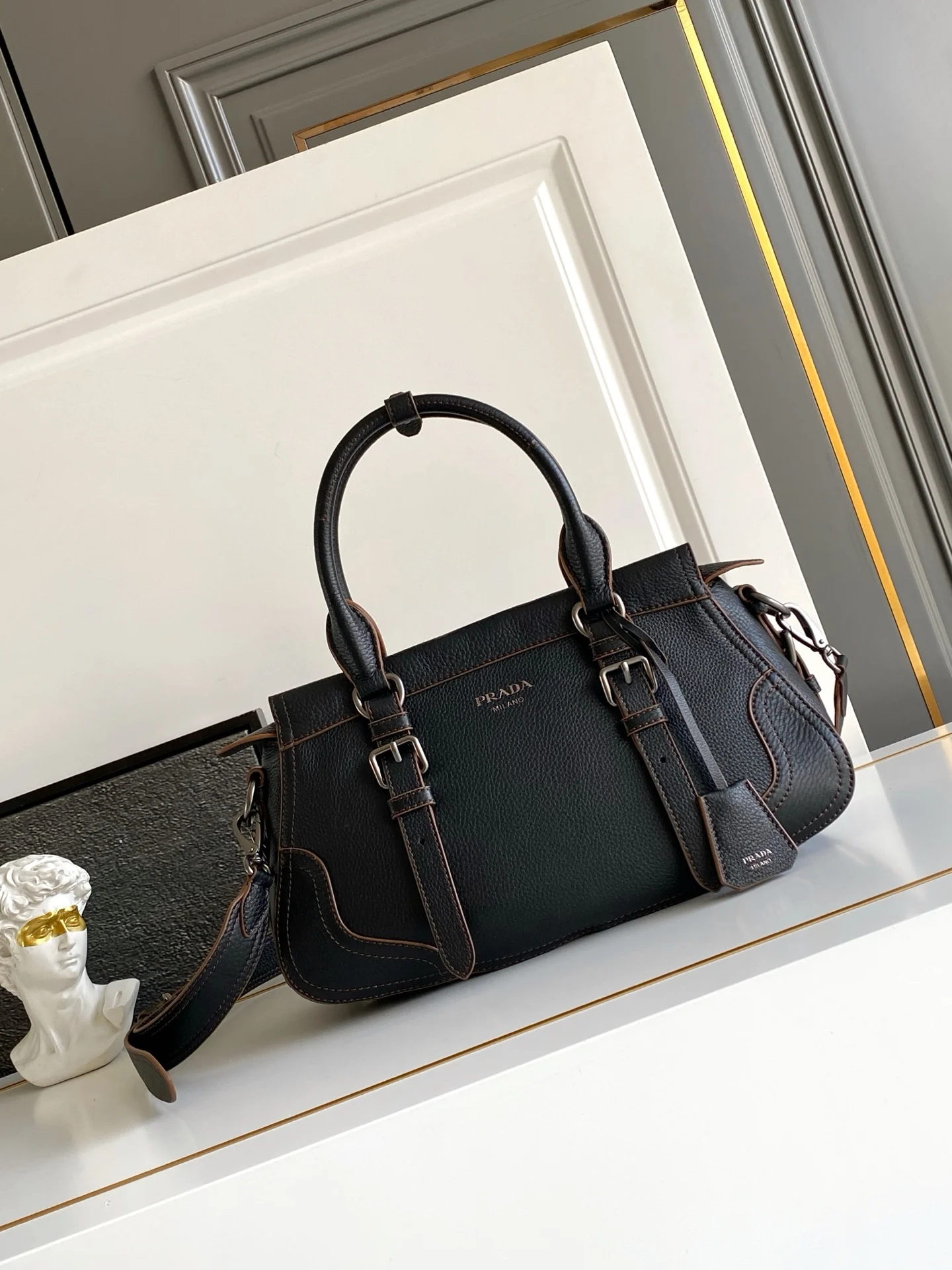 普拉达 1BG604 紧凑多功能手提包 女士斜挎包 普拉达 1BG604 紧凑多功能手提包 女士斜挎包