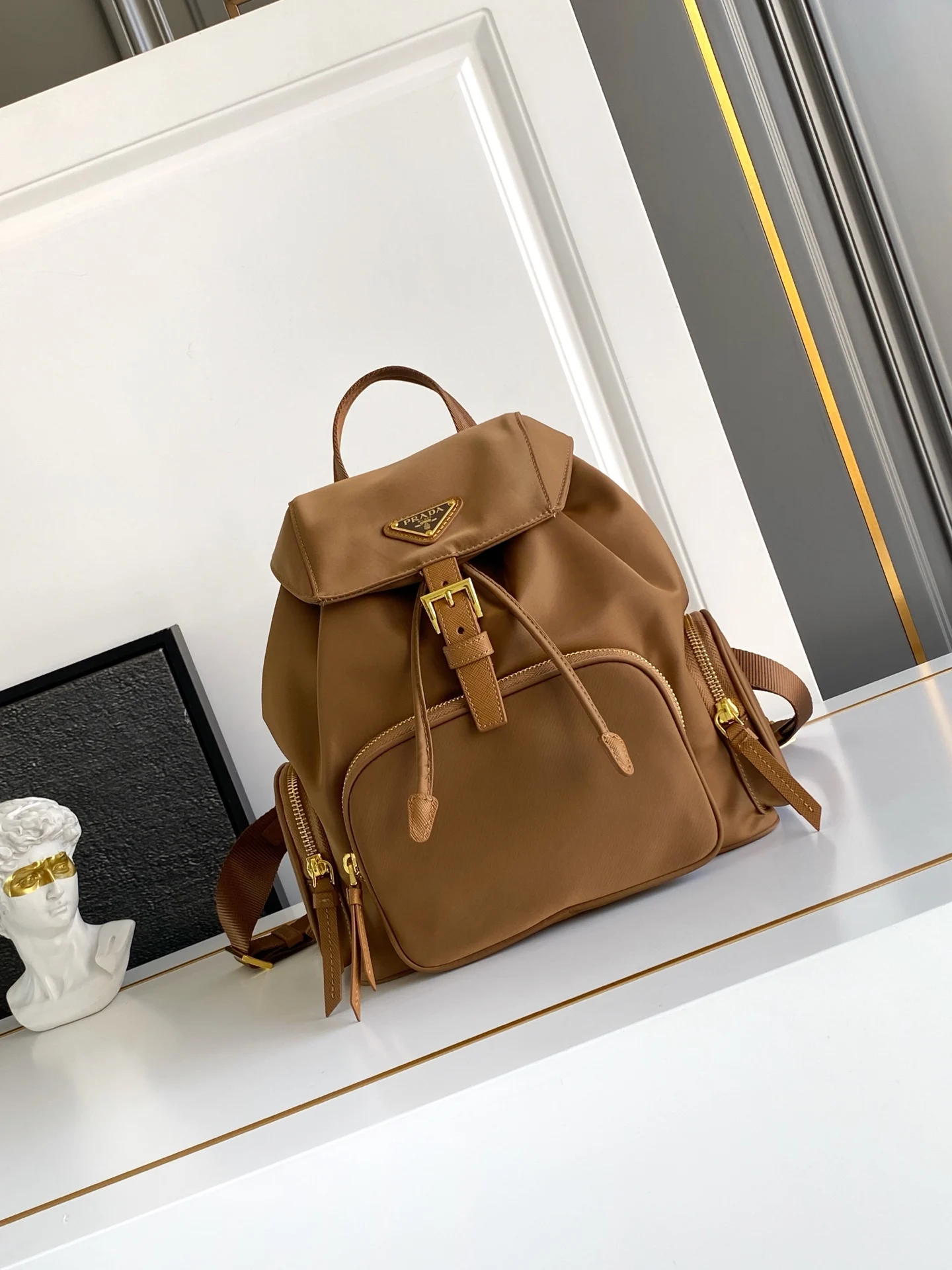 普拉达 1BZ081 进口尼龙布双肩背包 男士双肩包