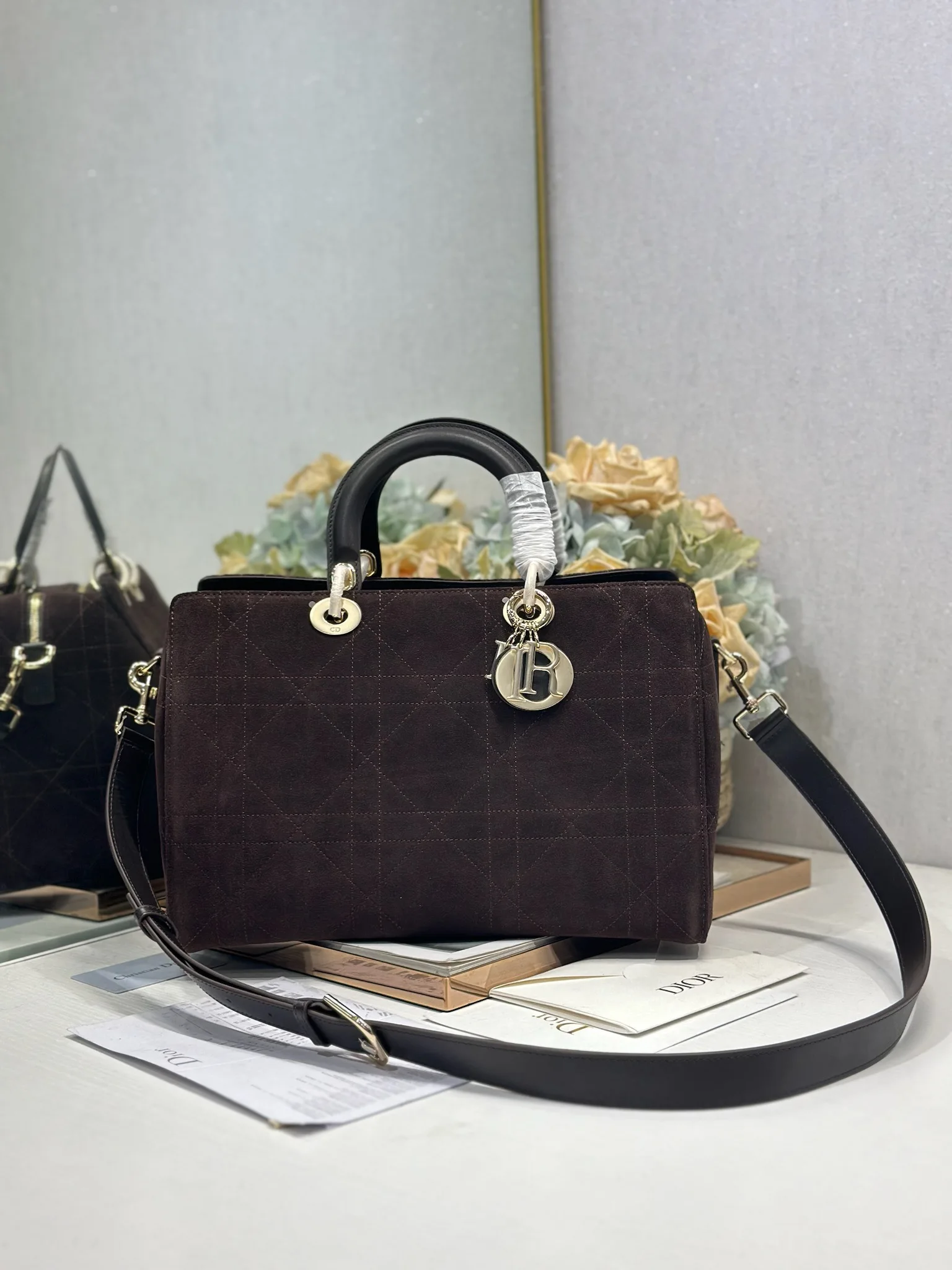 Dior 1441 Early Spring Patchwork Sheepskin Handbag Women s Crossbody Bag Dior 1441 Early Spring Patchwork Sheepskin Handbag Women s Crossbody Bag