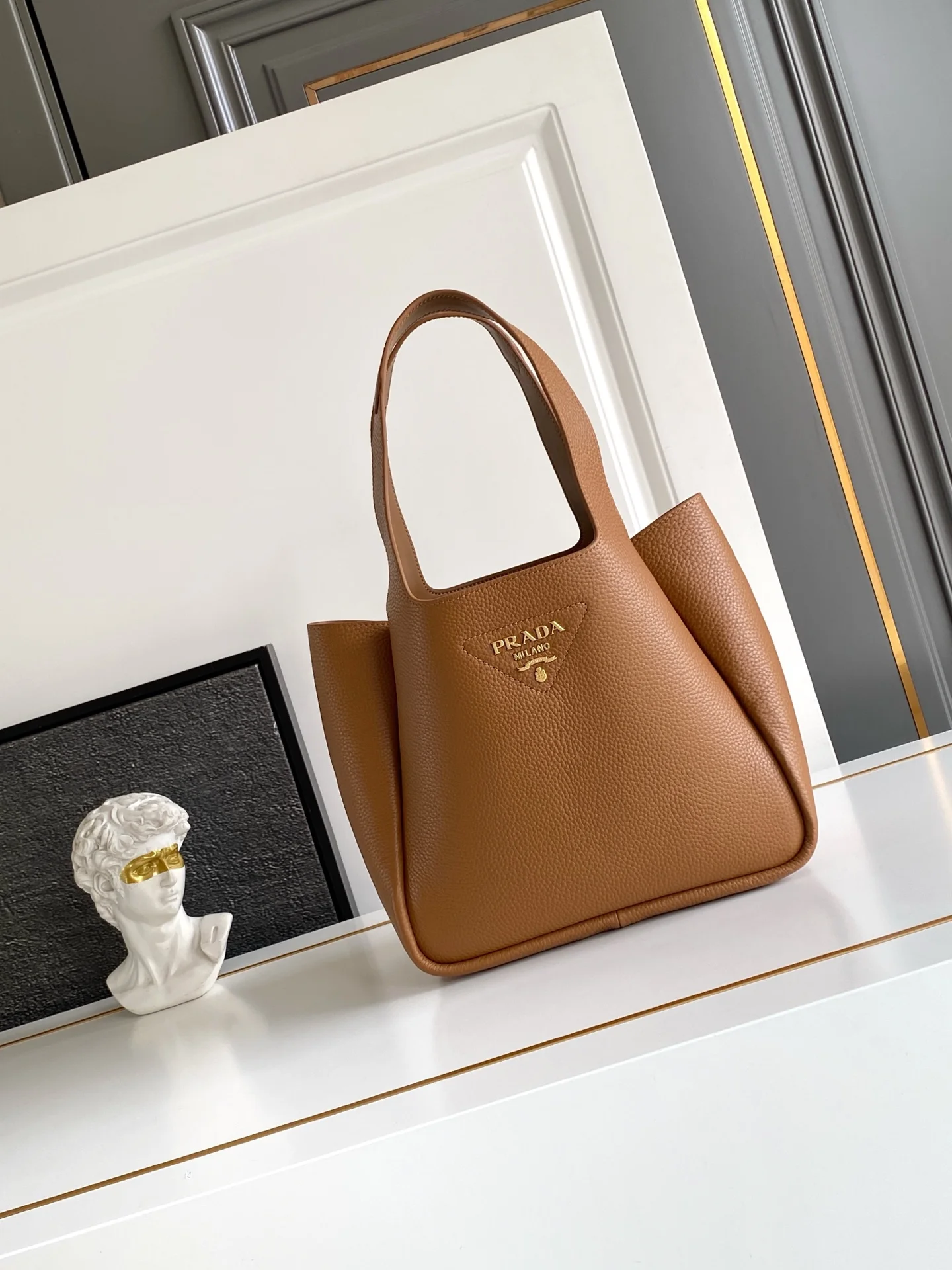 普拉达 1BG335 进口麂皮迷你走秀款托特包 女士单肩包