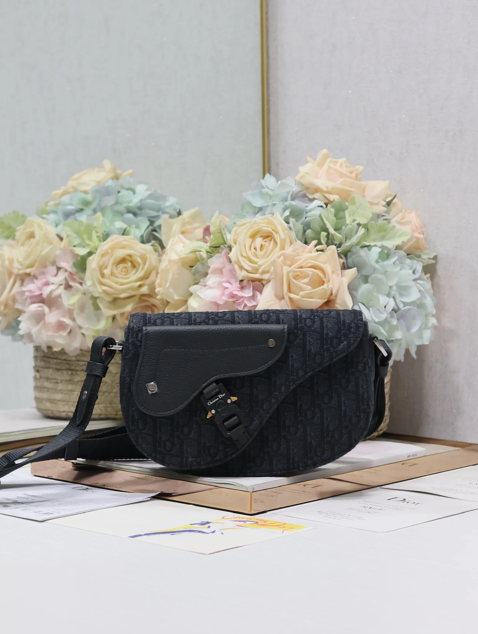 迪奥 325 印花牛皮马鞍翻盖信使包 男士斜挎包 迪奥 325 印花牛皮马鞍翻盖信使包 男士斜挎包