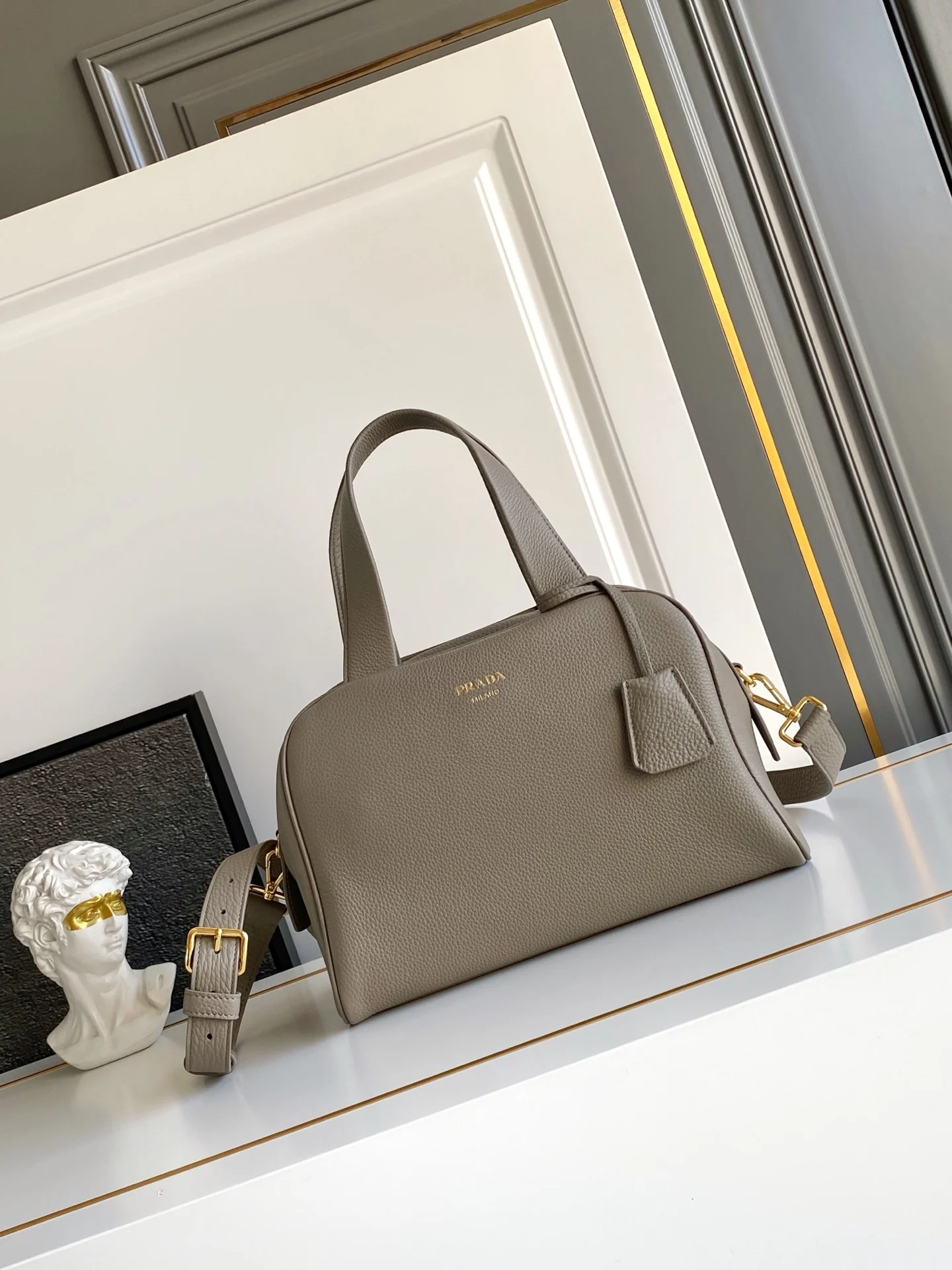 普拉达 1BB149 天然粒面皮手袋 女士斜挎包 普拉达 1BB149 天然粒面皮手袋 女士斜挎包