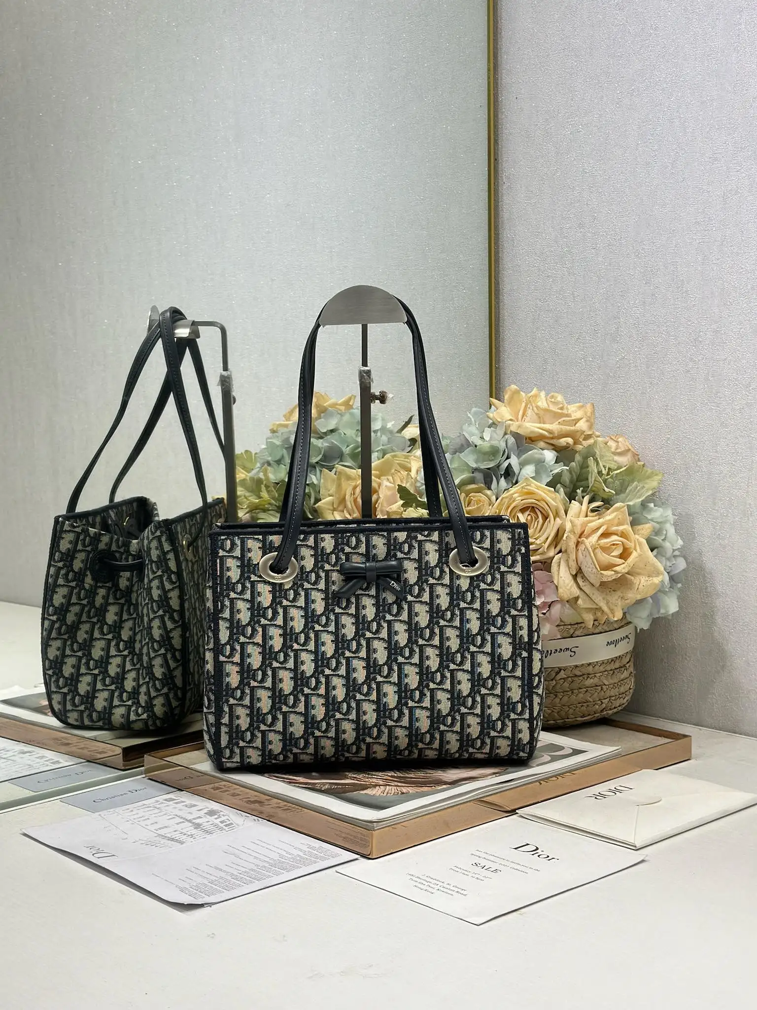 迪奥 1410 新款小号购物袋 女士斜挎包 迪奥 1410 新款小号购物袋 女士斜挎包