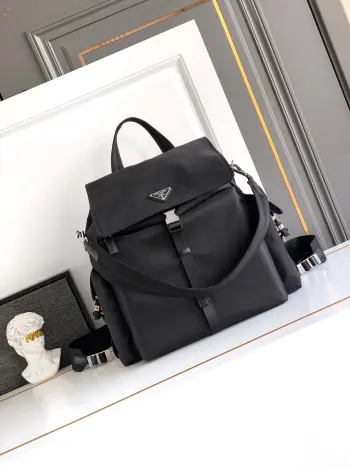 2VZ118 New Flip Cover Backpack Backpack Replica Prada backpacks
