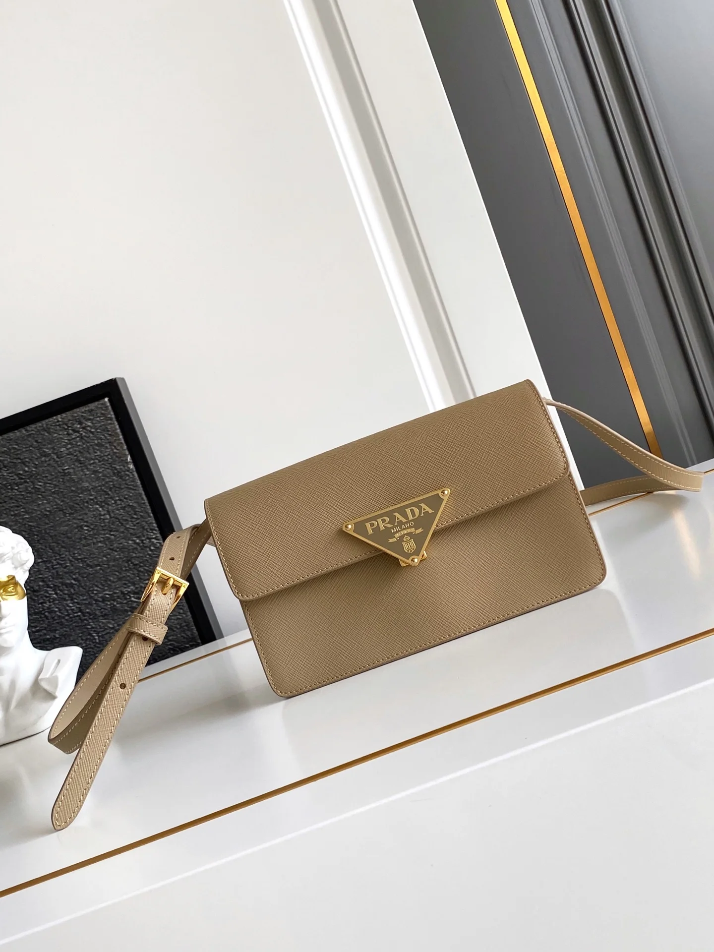 普拉达 1BD386 新款牛皮迷你手袋 女士斜挎包