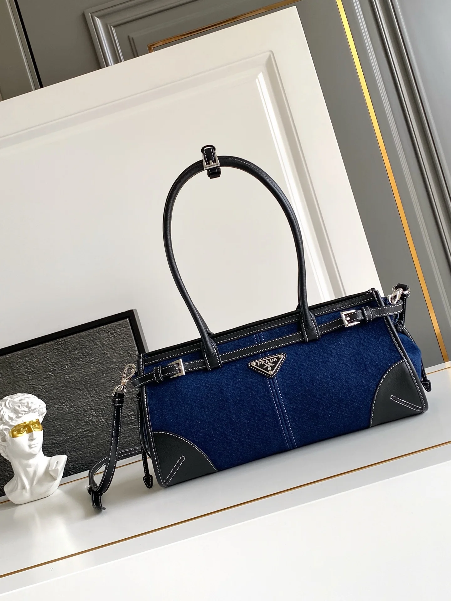 普拉达 1BA426 新款牛仔手提包 男士斜挎包 普拉达 1BA426 新款牛仔手提包 男士斜挎包