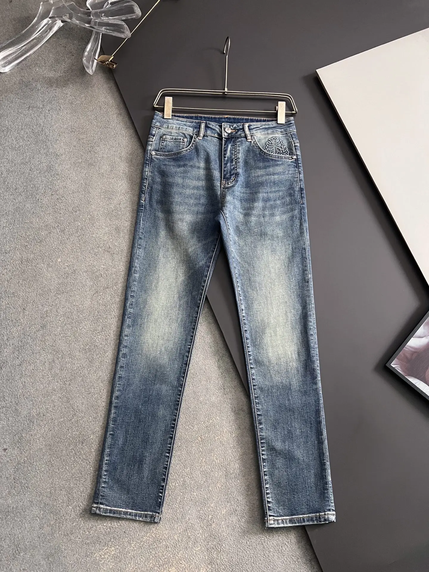 克罗心 26Ss重工水洗休闲牛仔裤 克罗心 26Ss重工水洗休闲牛仔裤