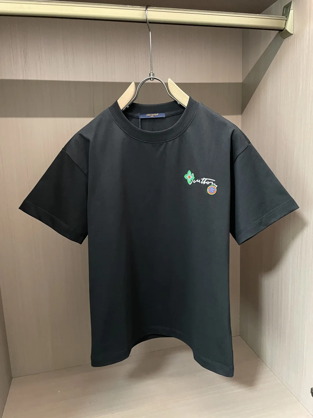 LV 春夏纯棉精梳棉男士短袖 LV 春夏纯棉精梳棉男士短袖