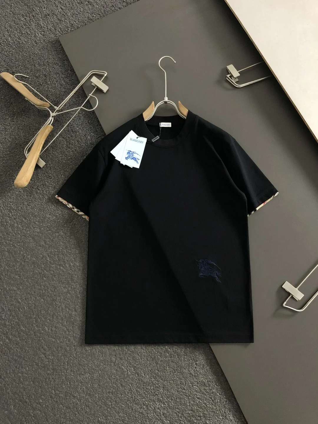 巴宝莉 2026春夏格纹袖口拼接短袖