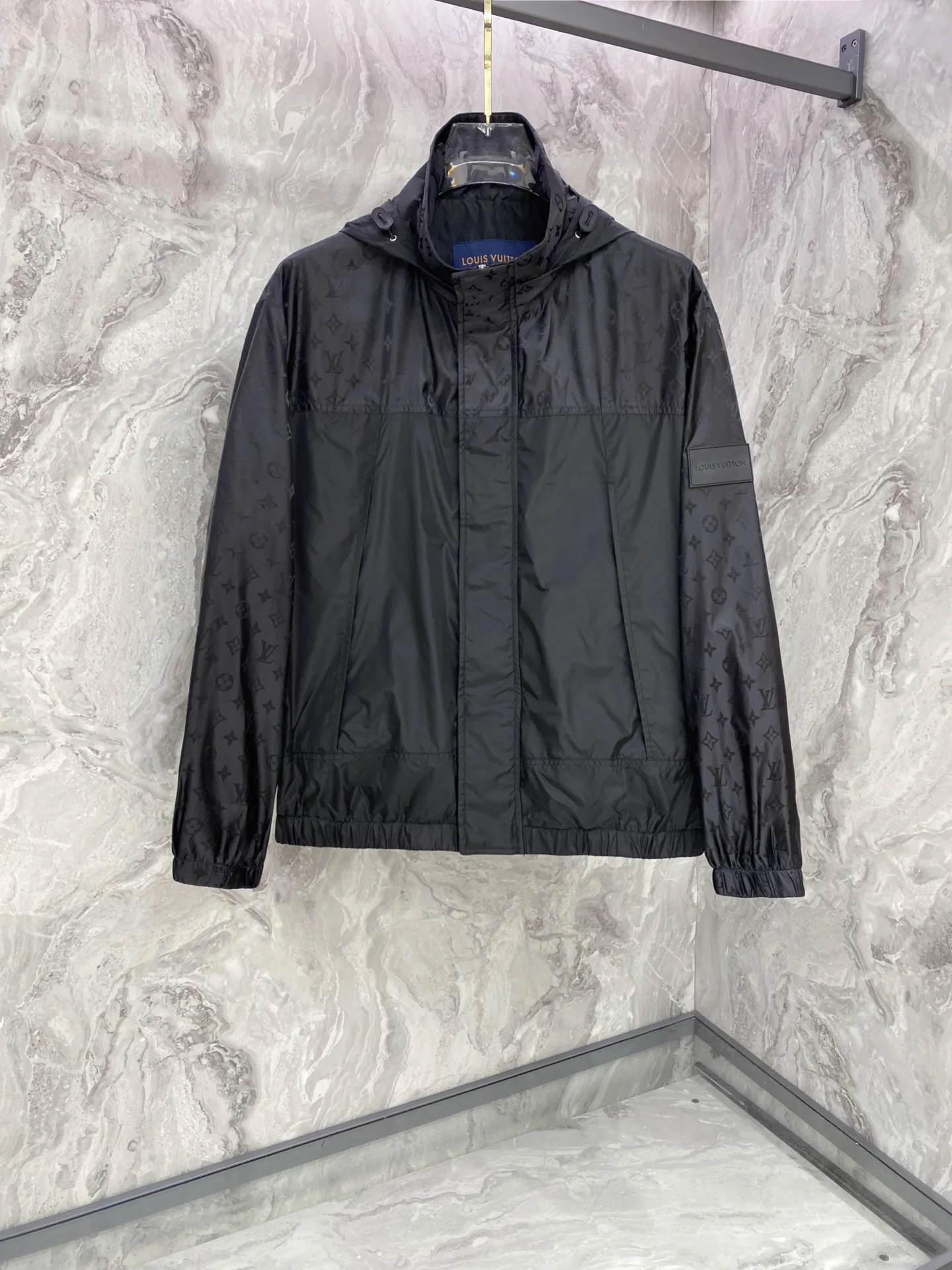 LV 26新款春装新品连帽夹克 LV 26新款春装新品连帽夹克