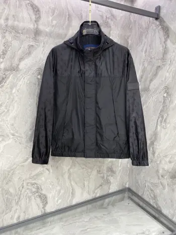 26新款春装新品连帽夹克 高仿LV夹克/外套