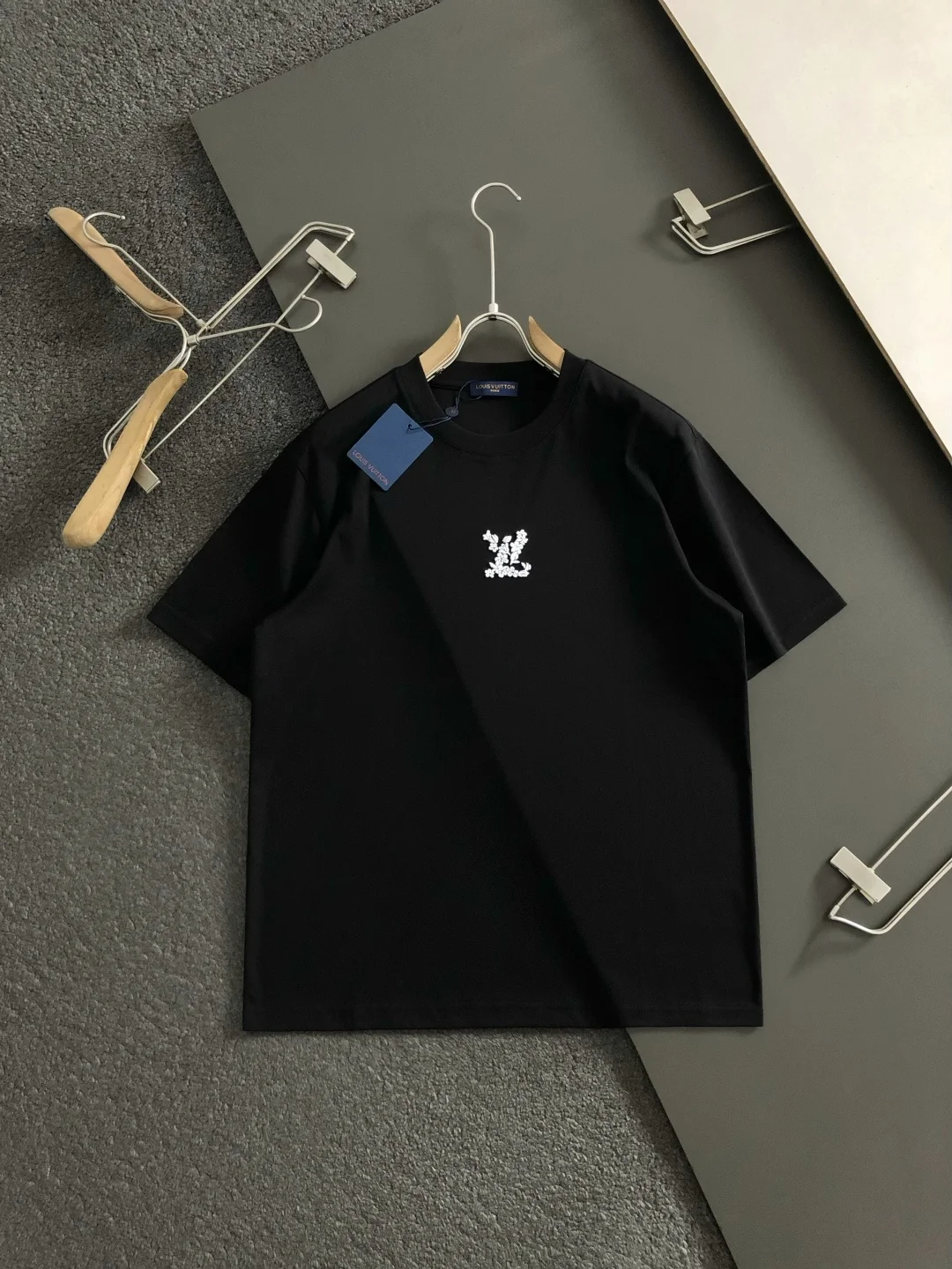 LV 春夏编织绣短袖