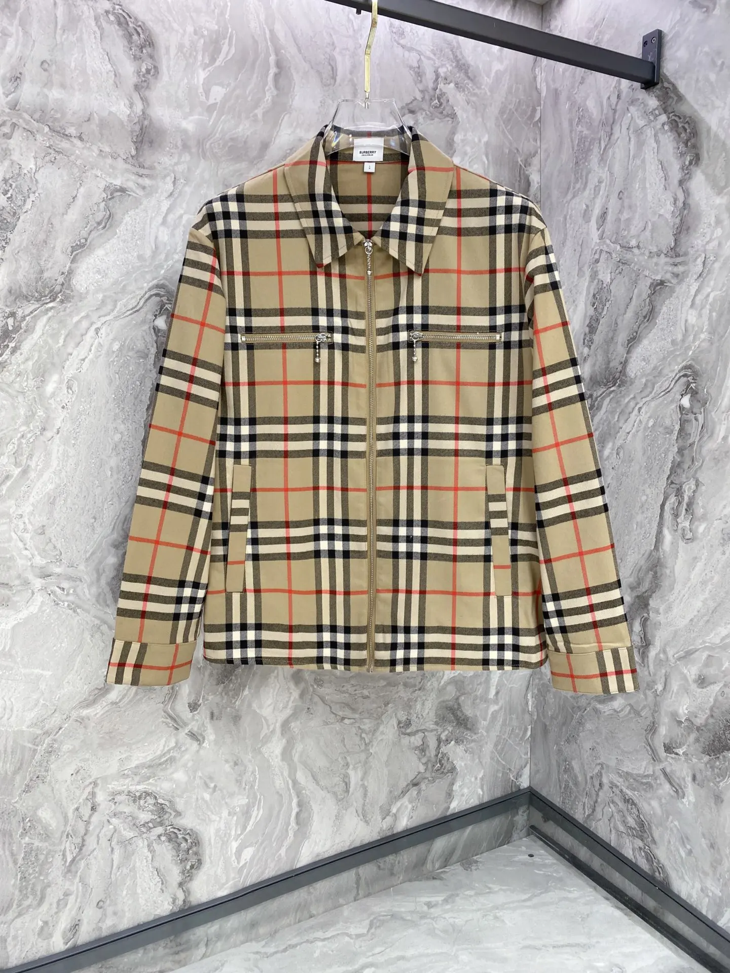 巴宝莉 春款2026最新款时尚设计师款夹克外套 巴宝莉 春款2026最新款时尚设计师款夹克外套