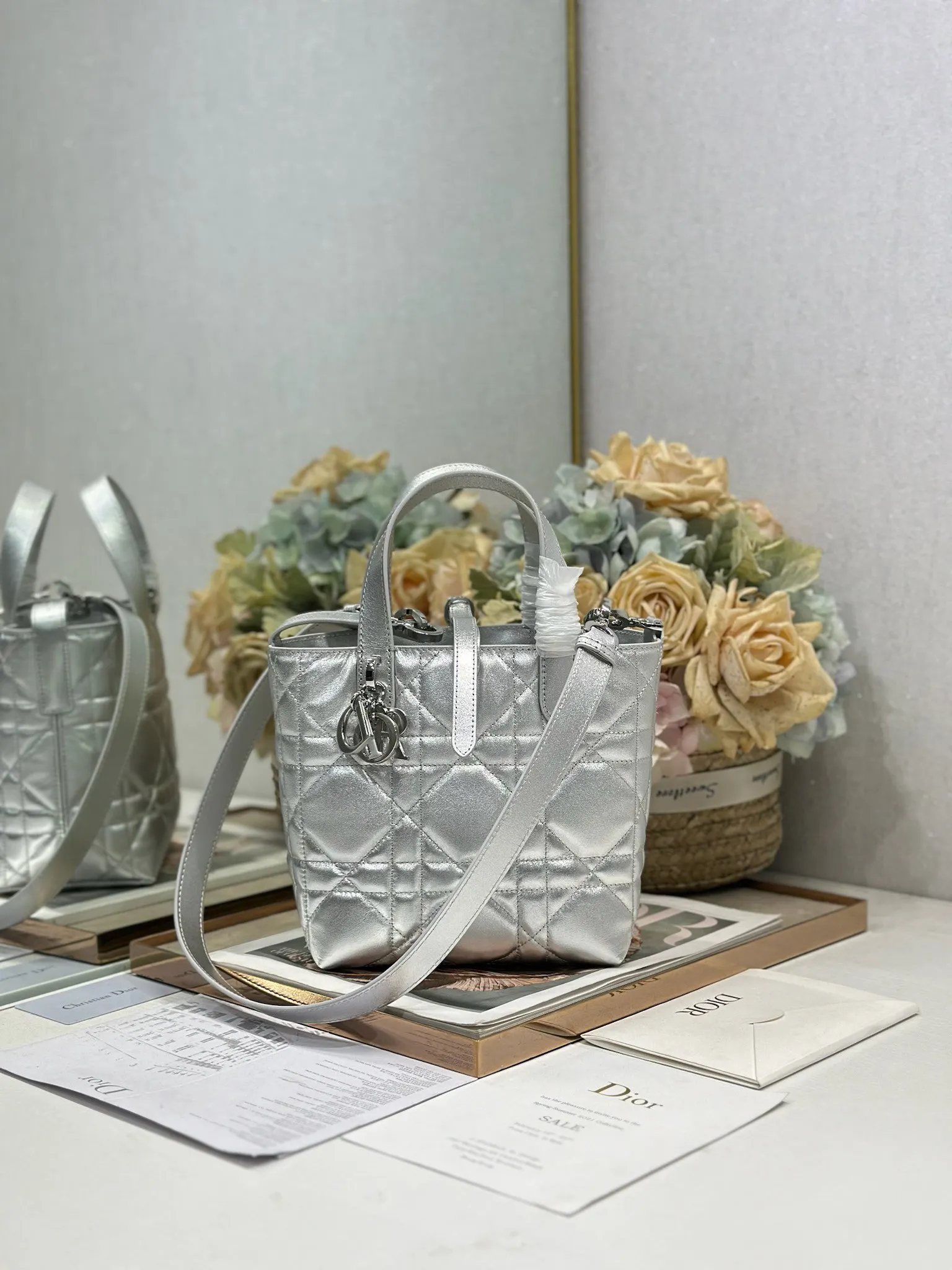 迪奥 1188 藤格纹竖版手袋 女士斜挎包 迪奥 1188 藤格纹竖版手袋 女士斜挎包