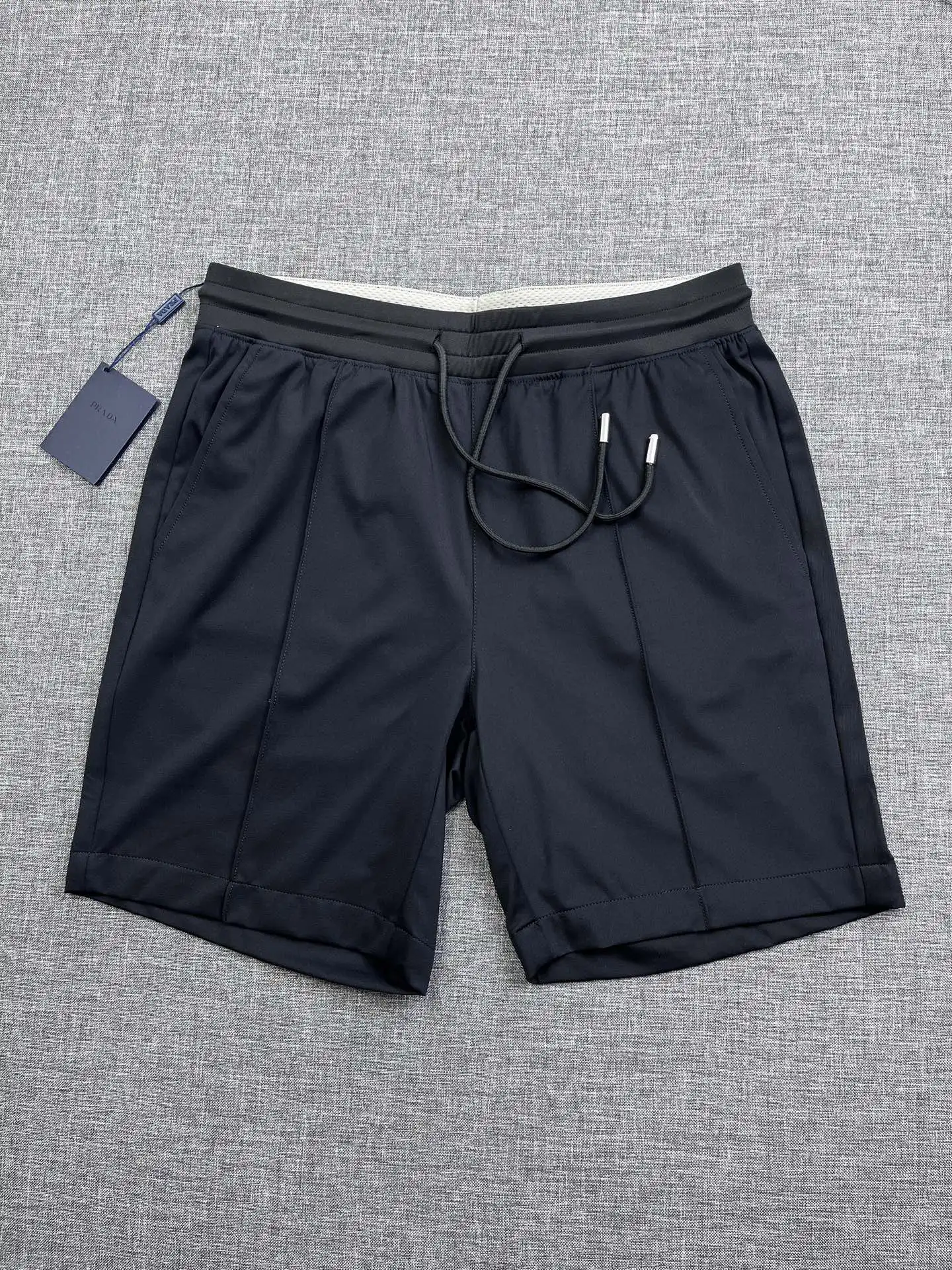 普拉达 普拉达 P家原单男士休闲短裤 普拉达 普拉达 P家原单男士休闲短裤