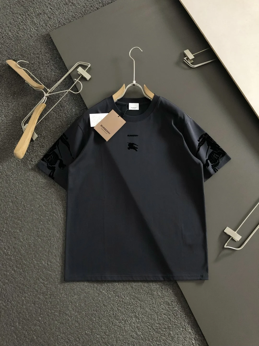 巴宝莉 2026春夏骑士植绒短袖 巴宝莉 2026春夏骑士植绒短袖