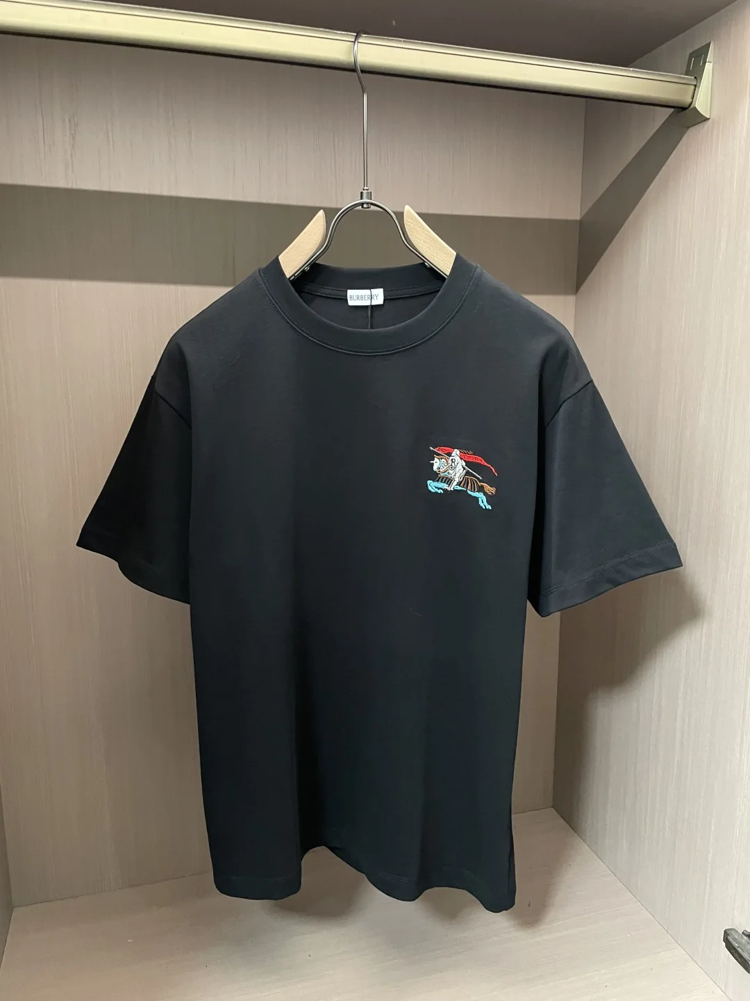 巴宝莉 春夏纯棉精梳棉男士短袖 巴宝莉 春夏纯棉精梳棉男士短袖