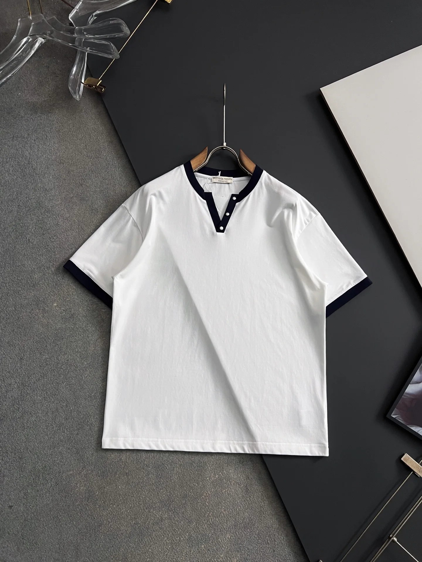 BV V型开领独特宽松T恤