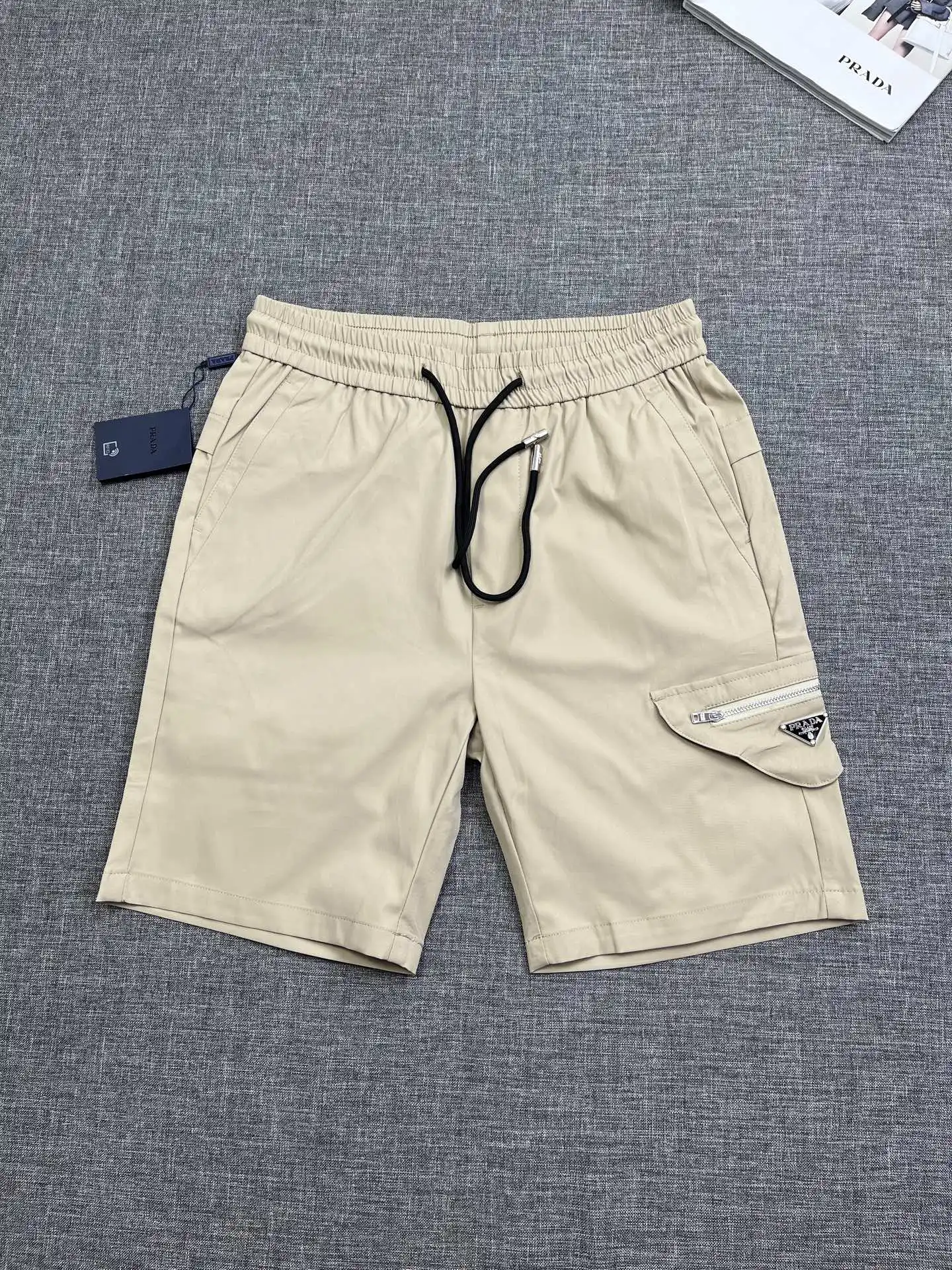 普拉达 普拉达 P家原单男士休闲短裤 普拉达 普拉达 P家原单男士休闲短裤