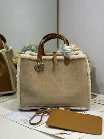 1188 牛皮革皮毛一体手袋 女士斜挎包 高仿迪奥女包