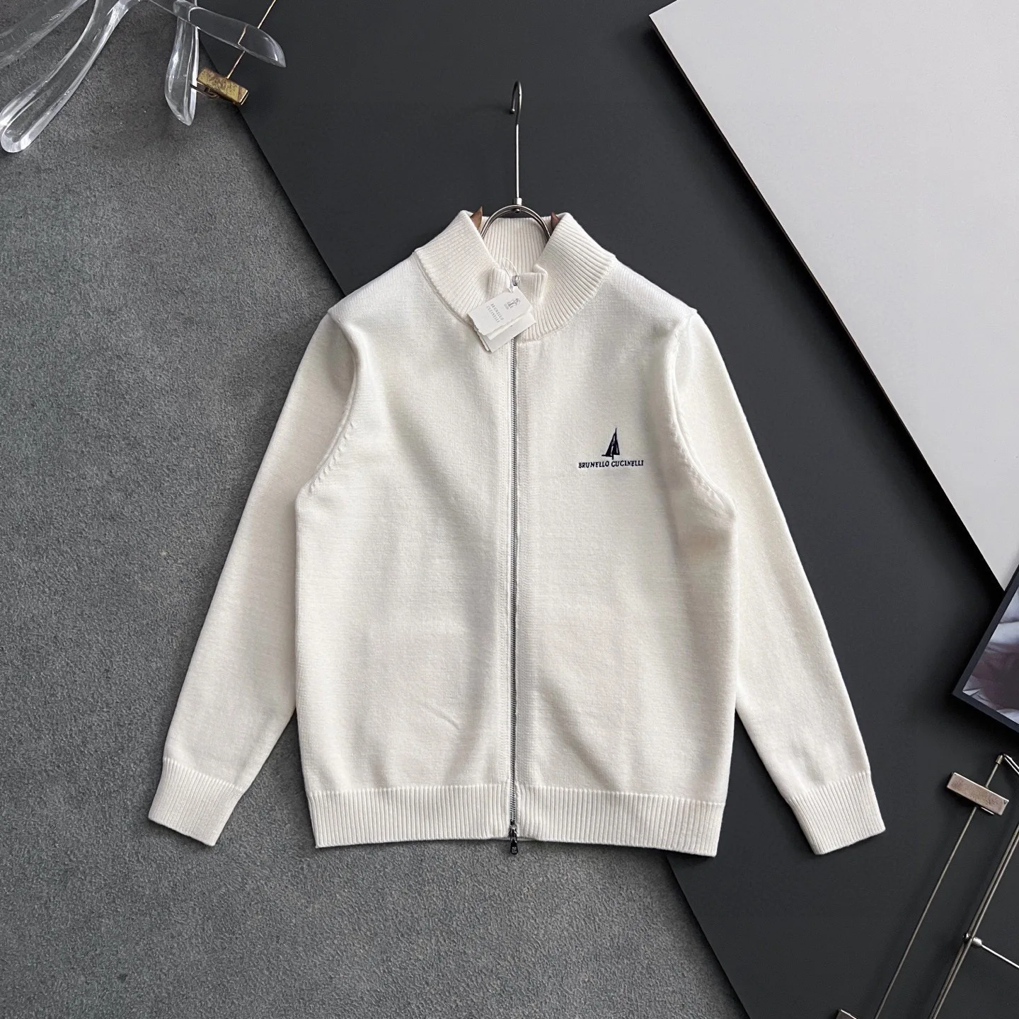 布鲁内洛库奇内利 秋冬新款男女同款高克重针织羊毛开衫 布鲁内洛库奇内利 秋冬新款男女同款高克重针织羊毛开衫