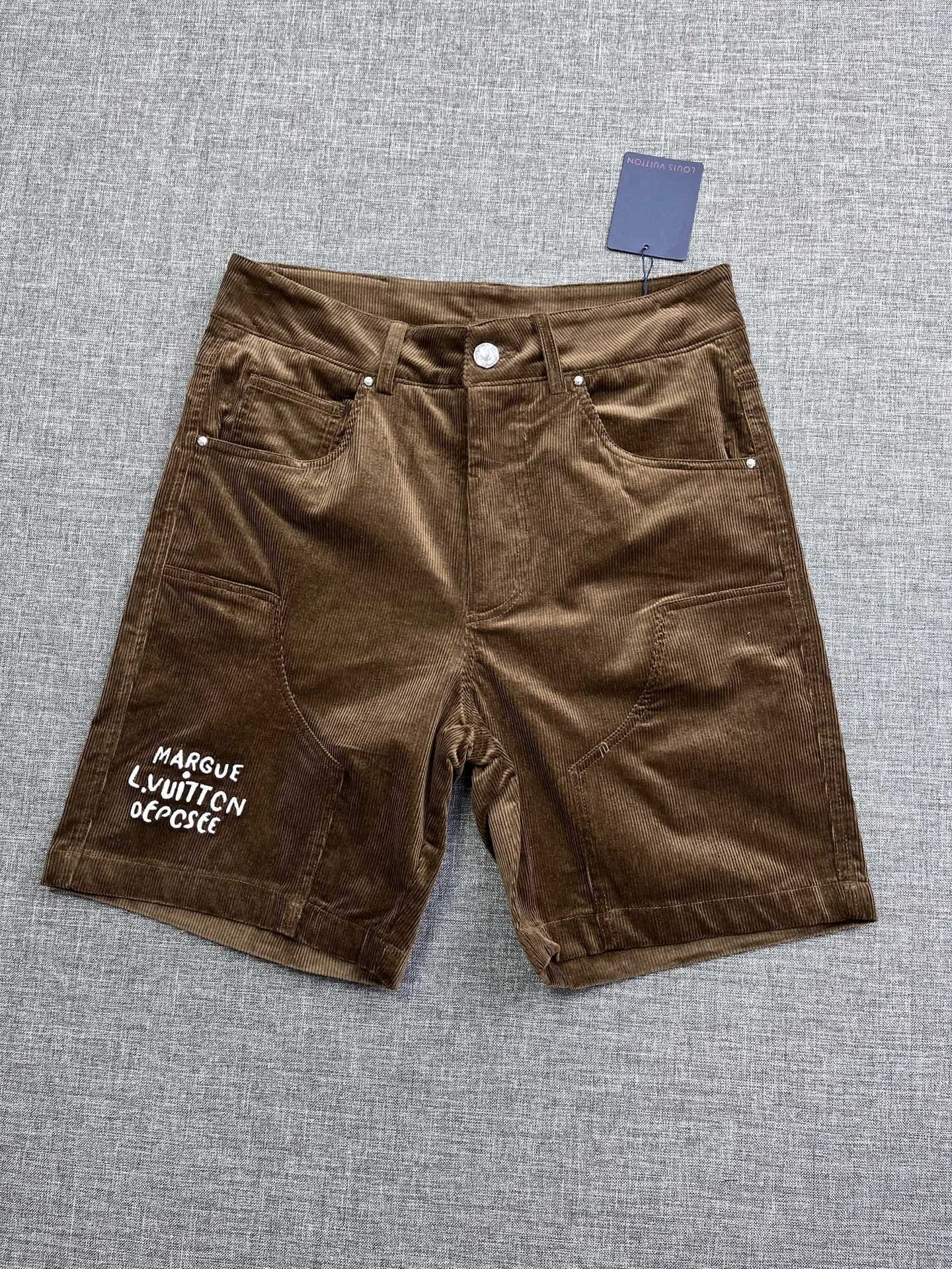 LV 洗水灯芯绒贴布平腰休闲短裤 LV 洗水灯芯绒贴布平腰休闲短裤