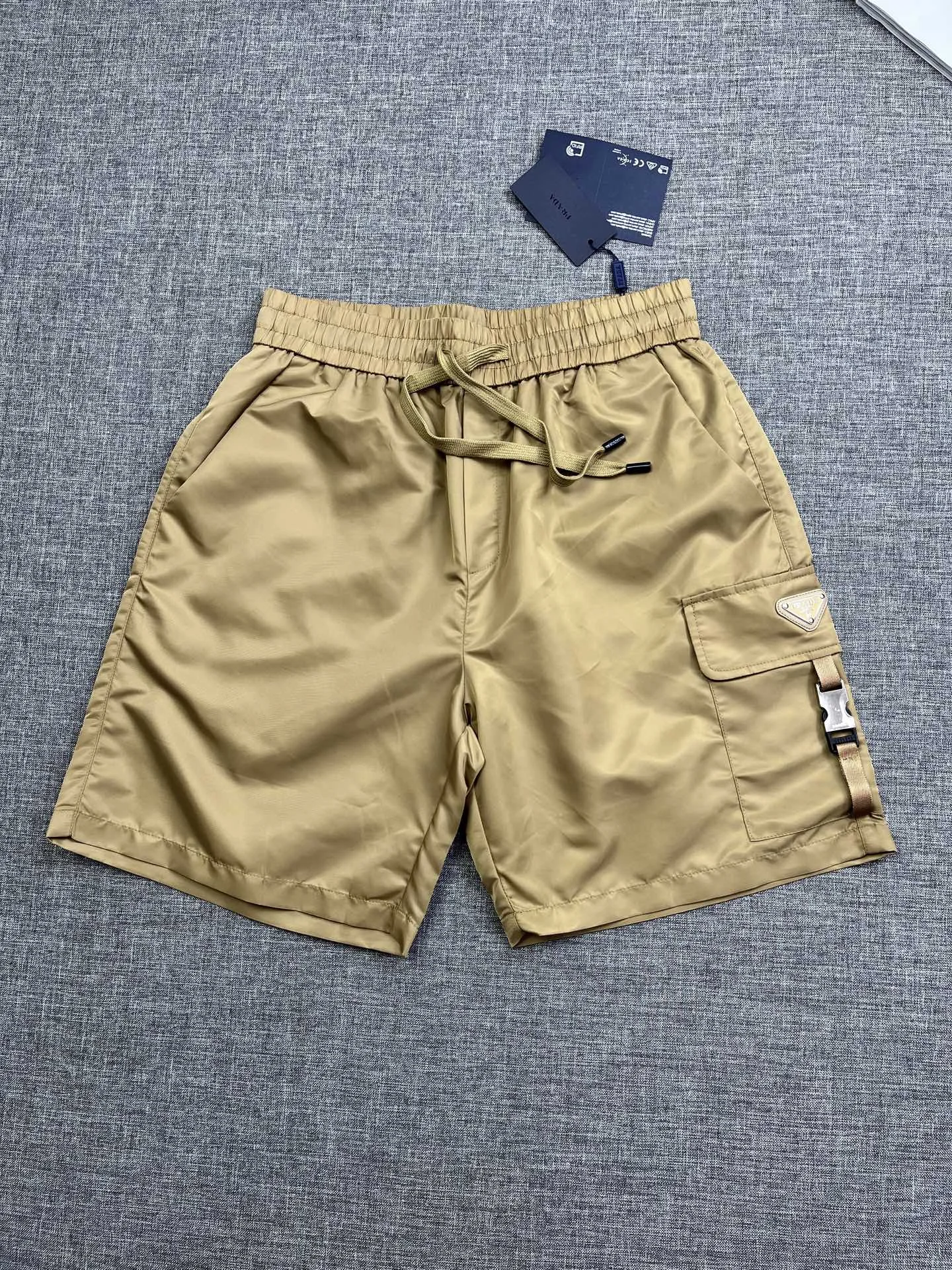 普拉达 春夏新品休闲短裤