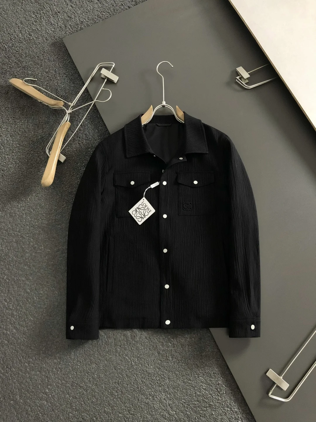 罗意威 2026春夏潮牌暗纹条纹夹克 罗意威 2026春夏潮牌暗纹条纹夹克