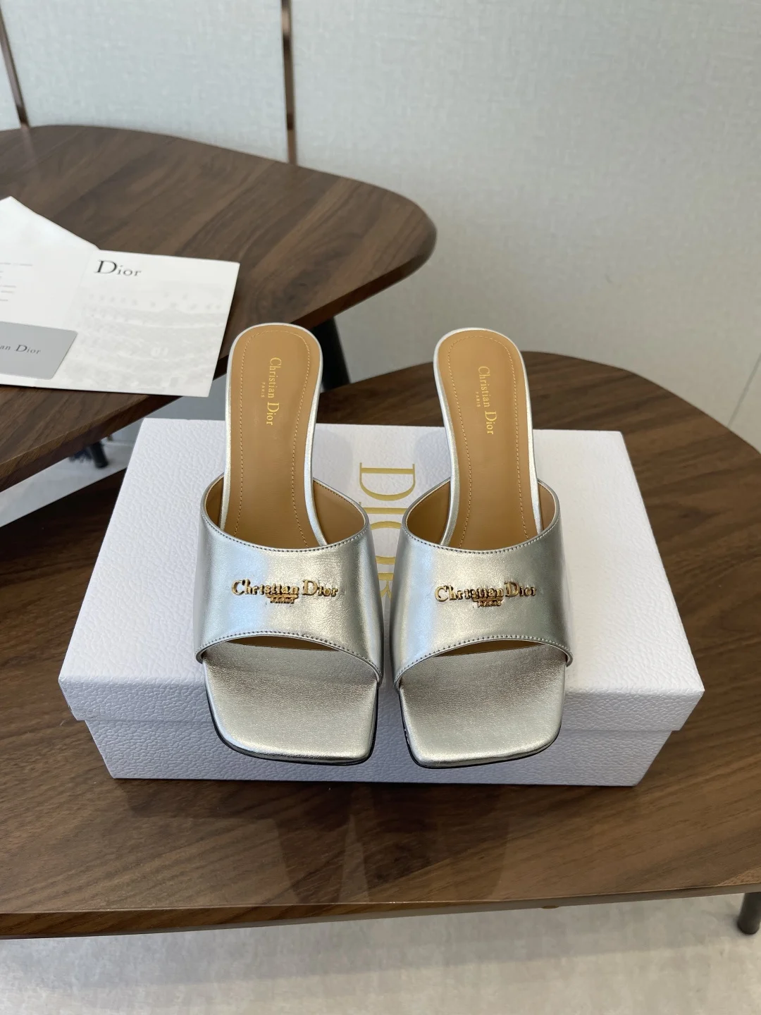 迪奥  2026春夏走秀新款Tribales系列女鞋