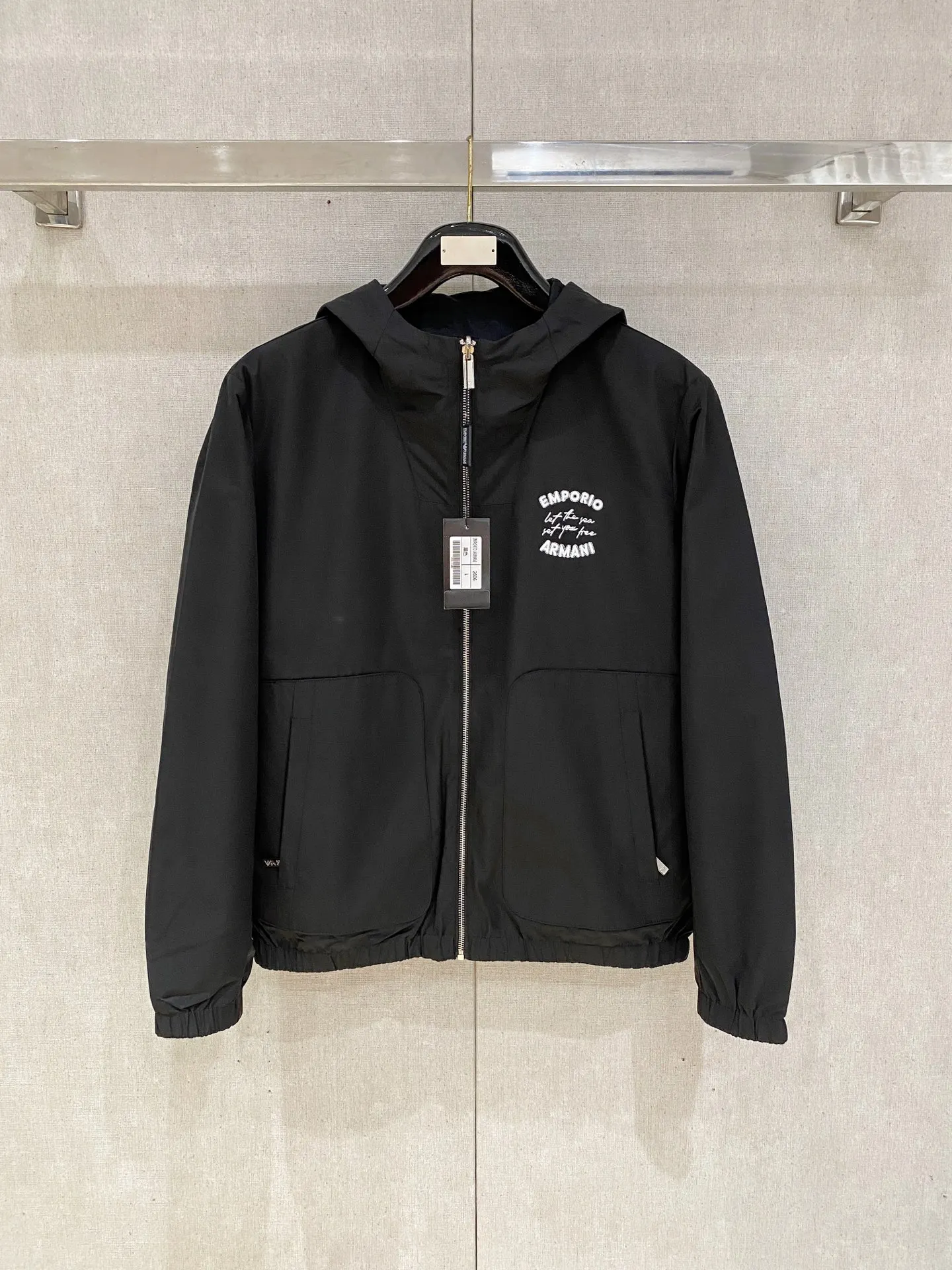 阿玛尼 2026秋冬新款夹克外套 阿玛尼 2026秋冬新款夹克外套