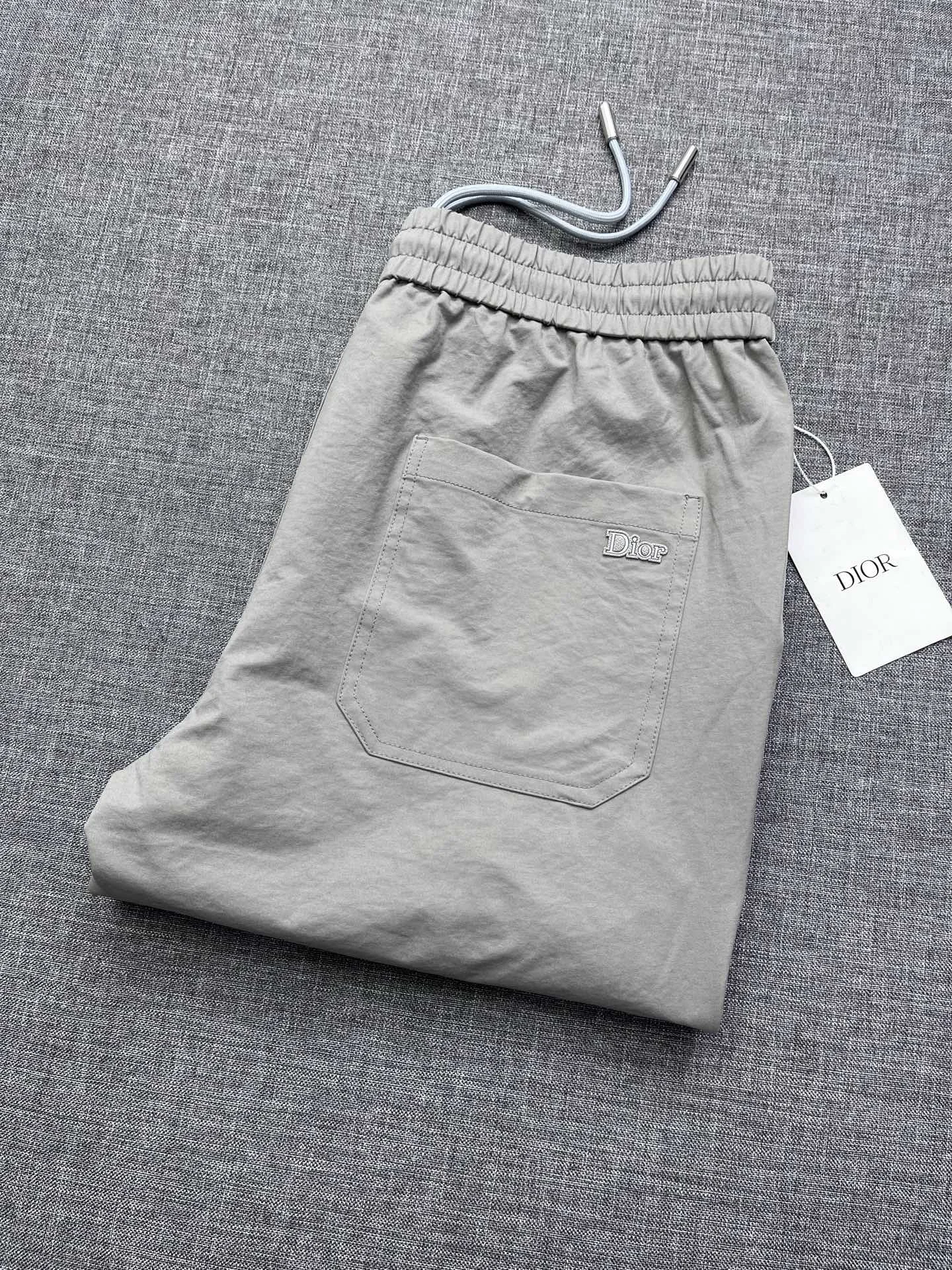 迪奥 春夏新品休闲短裤 迪奥 春夏新品休闲短裤