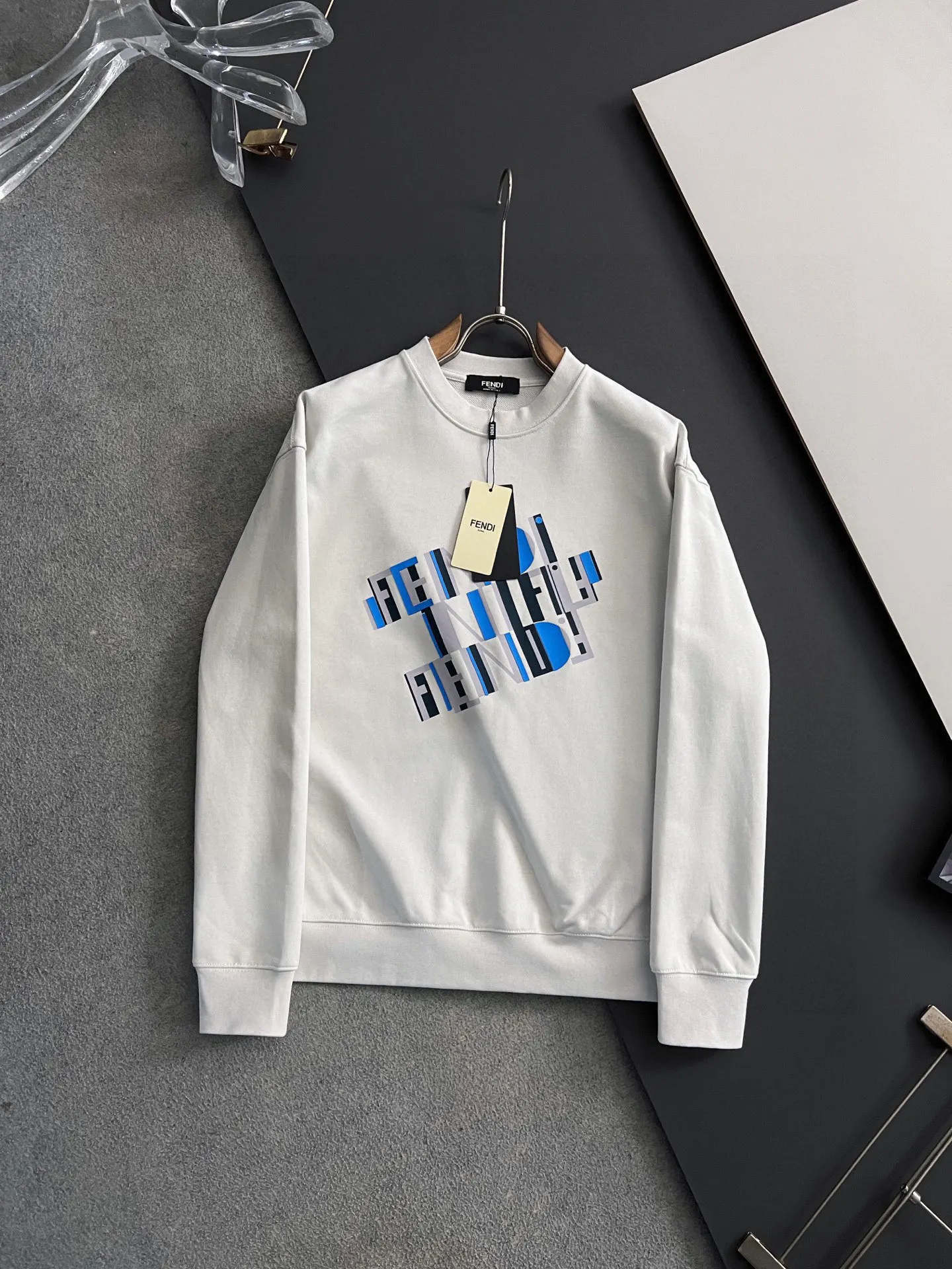 芬迪 水洗大毛圈圆领卫衣