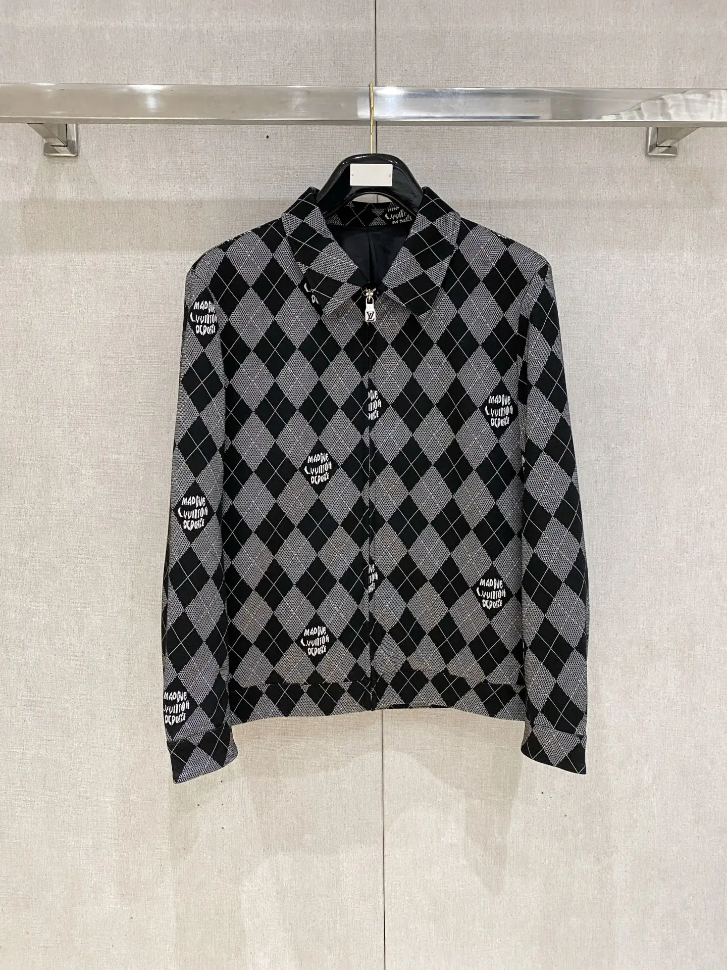 LV 2026秋冬新款夹克外套 LV 2026秋冬新款夹克外套