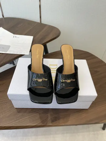  2026春夏走秀新款Tribales系列女鞋 高仿迪奥女士凉鞋/拖鞋