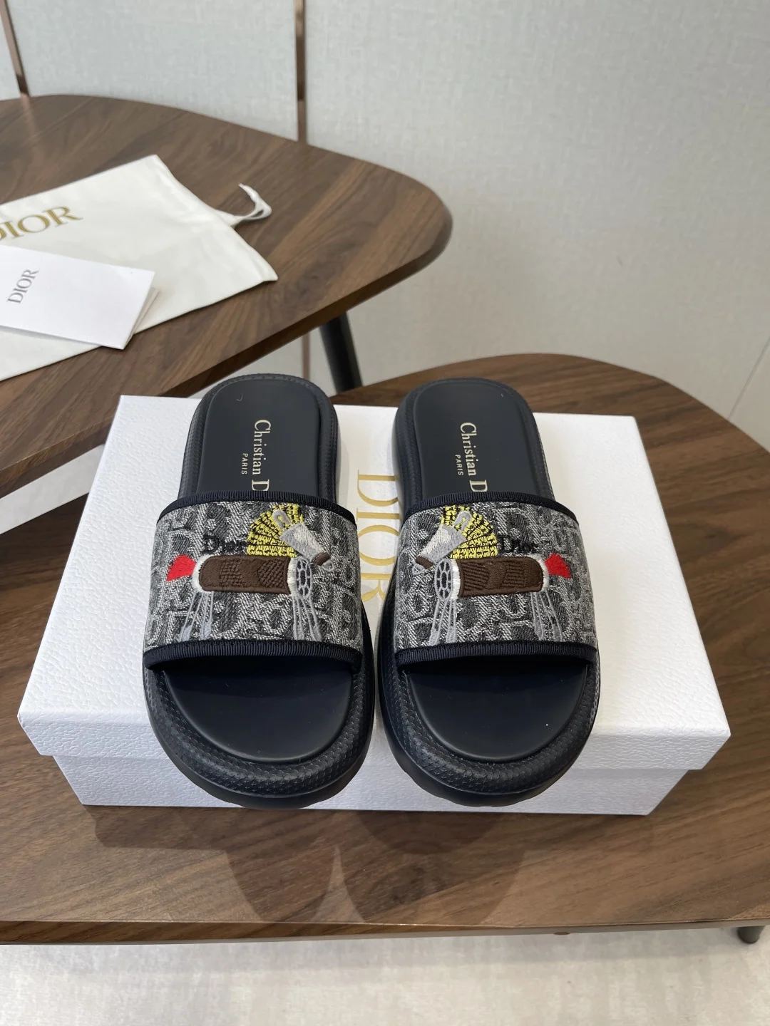 Dior 26ss Spring/Summer New D-Logo Embroidered Platform Slides
