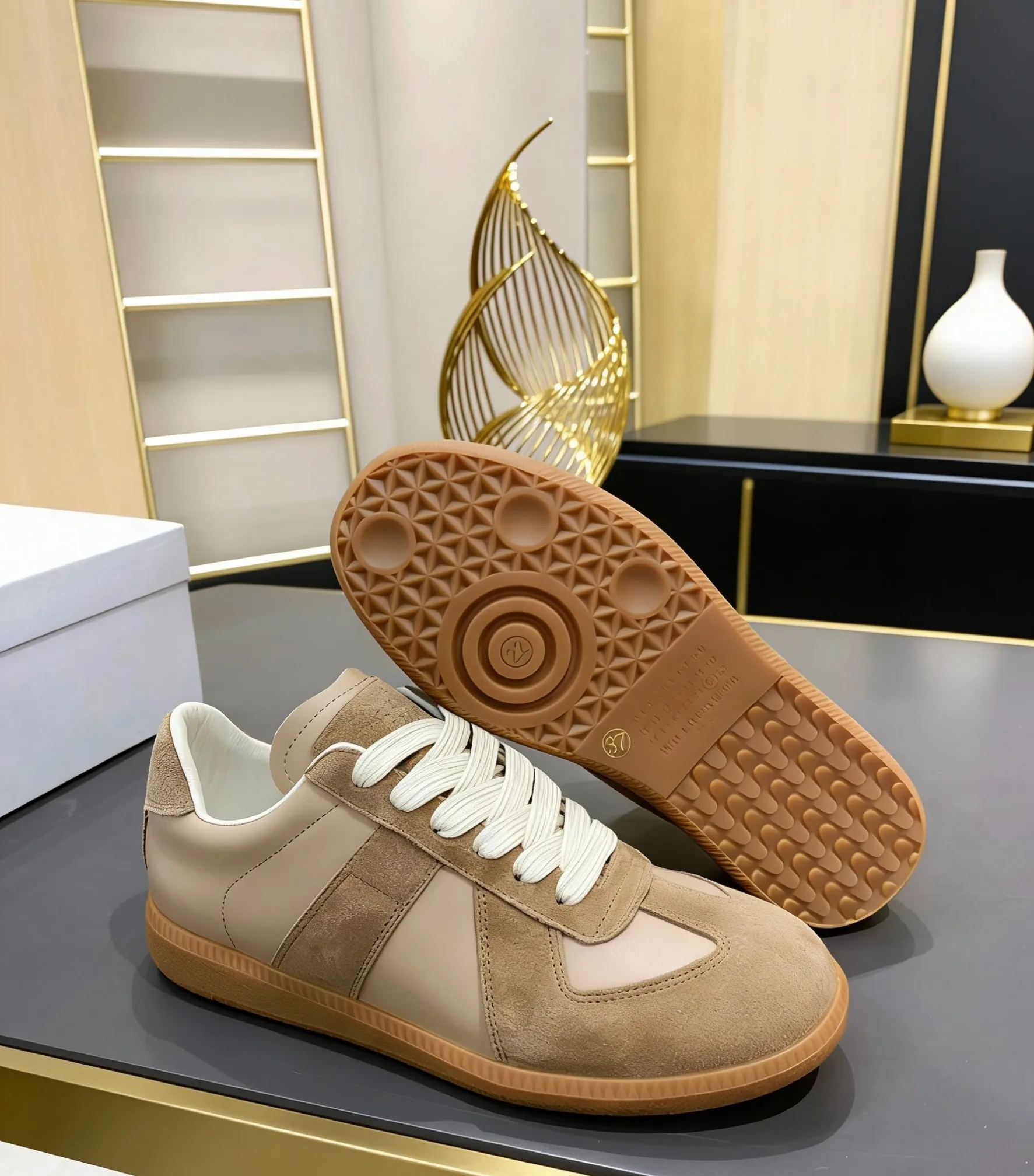 Maison Margiela 𝐌𝐌𝟔德训休闲板鞋 Maison Margiela 𝐌𝐌𝟔德训休闲板鞋