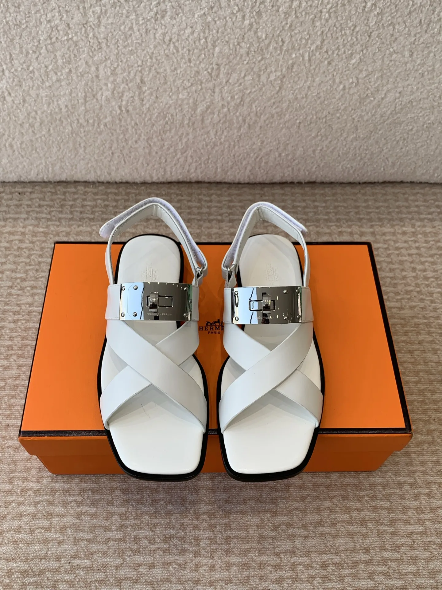 爱马仕 25ss Kelly 扣交叉凉鞋