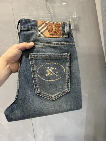 2026 Spring/Summer Classic Blue Washed Denim Jeans Replica Burberry Jeans