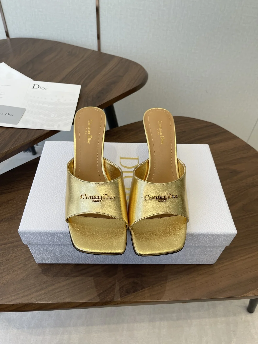 迪奥  2026春夏走秀新款Tribales系列女鞋