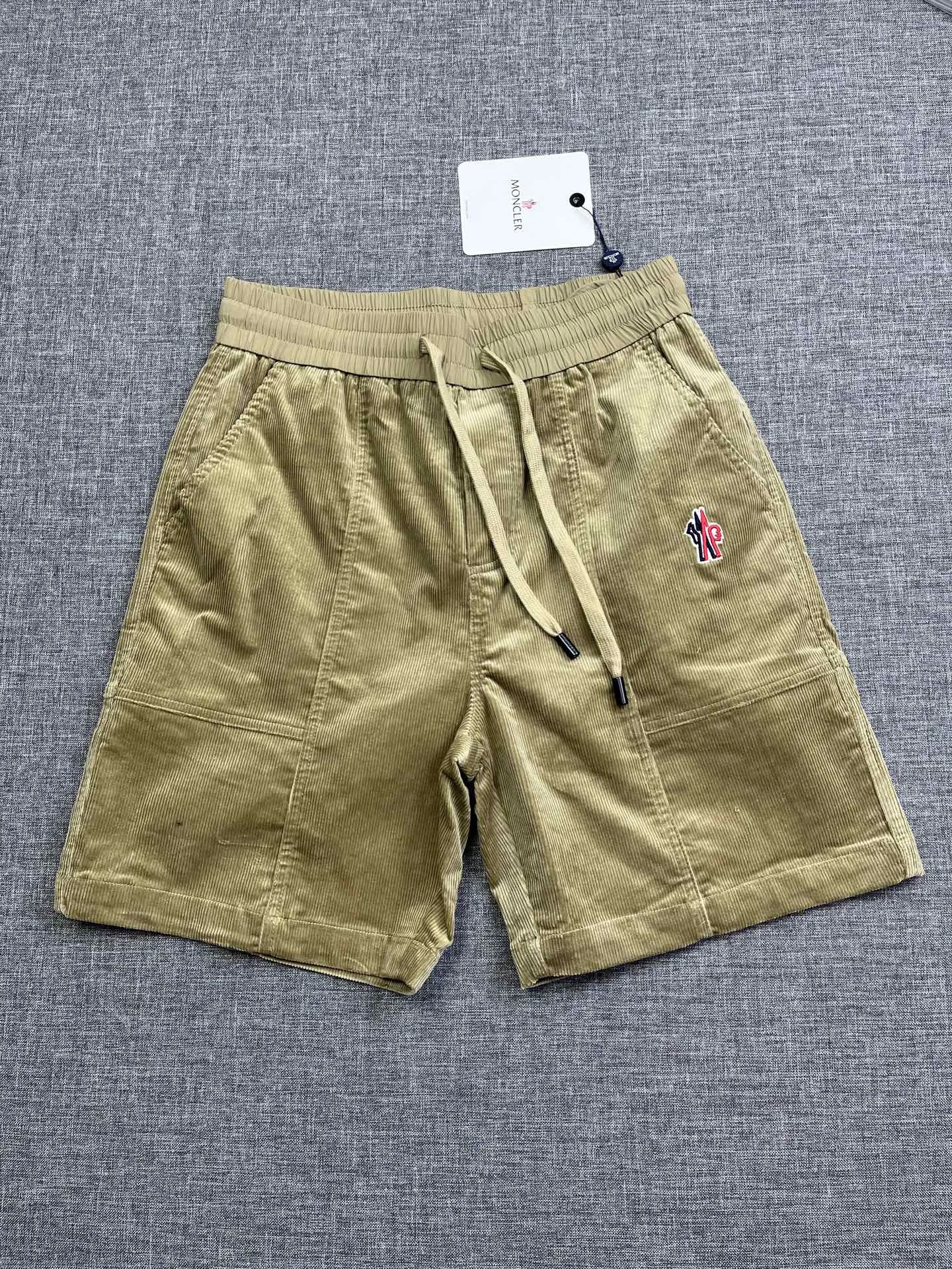 蒙口 洗水灯芯绒贴布平腰休闲短裤