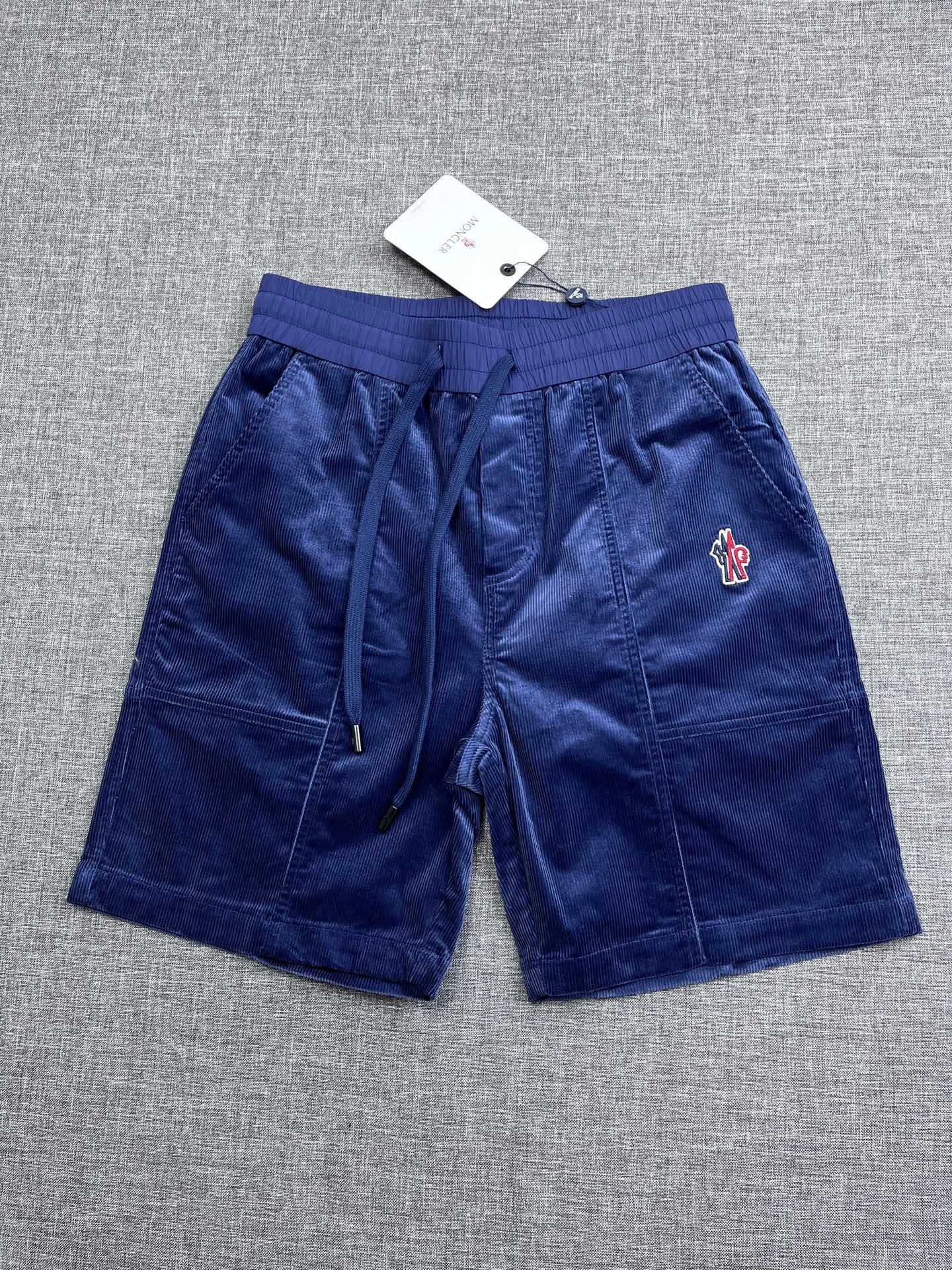 蒙口 洗水灯芯绒贴布平腰休闲短裤 蒙口 洗水灯芯绒贴布平腰休闲短裤