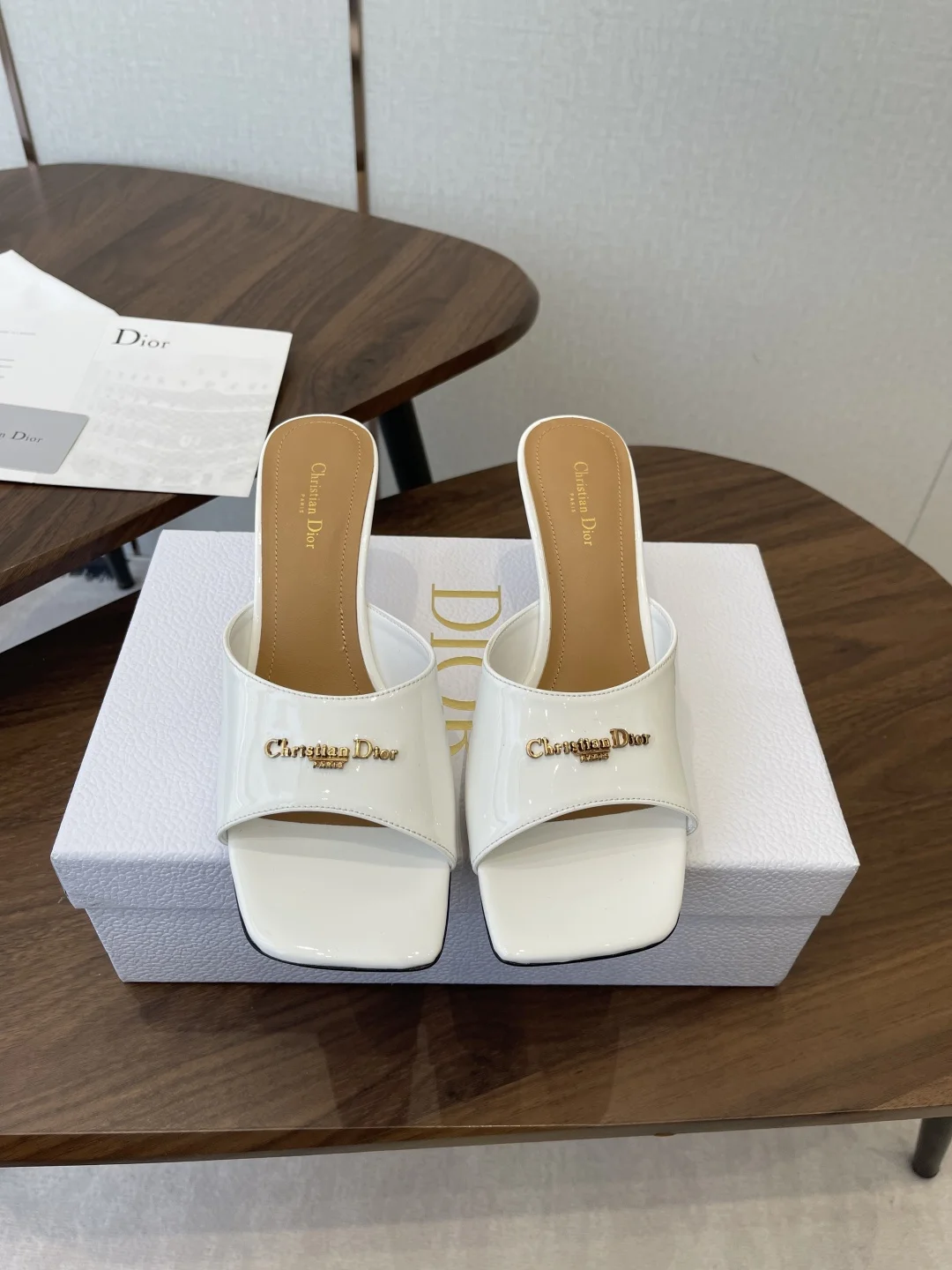 迪奥  2026春夏走秀新款Tribales系列女鞋