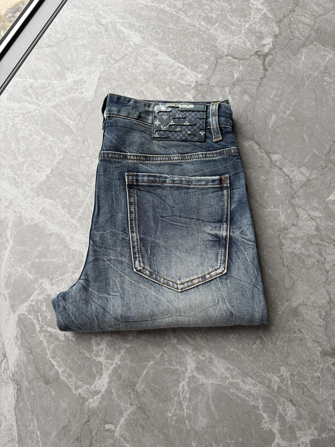 LV 2026春夏经典蓝洗水牛仔裤