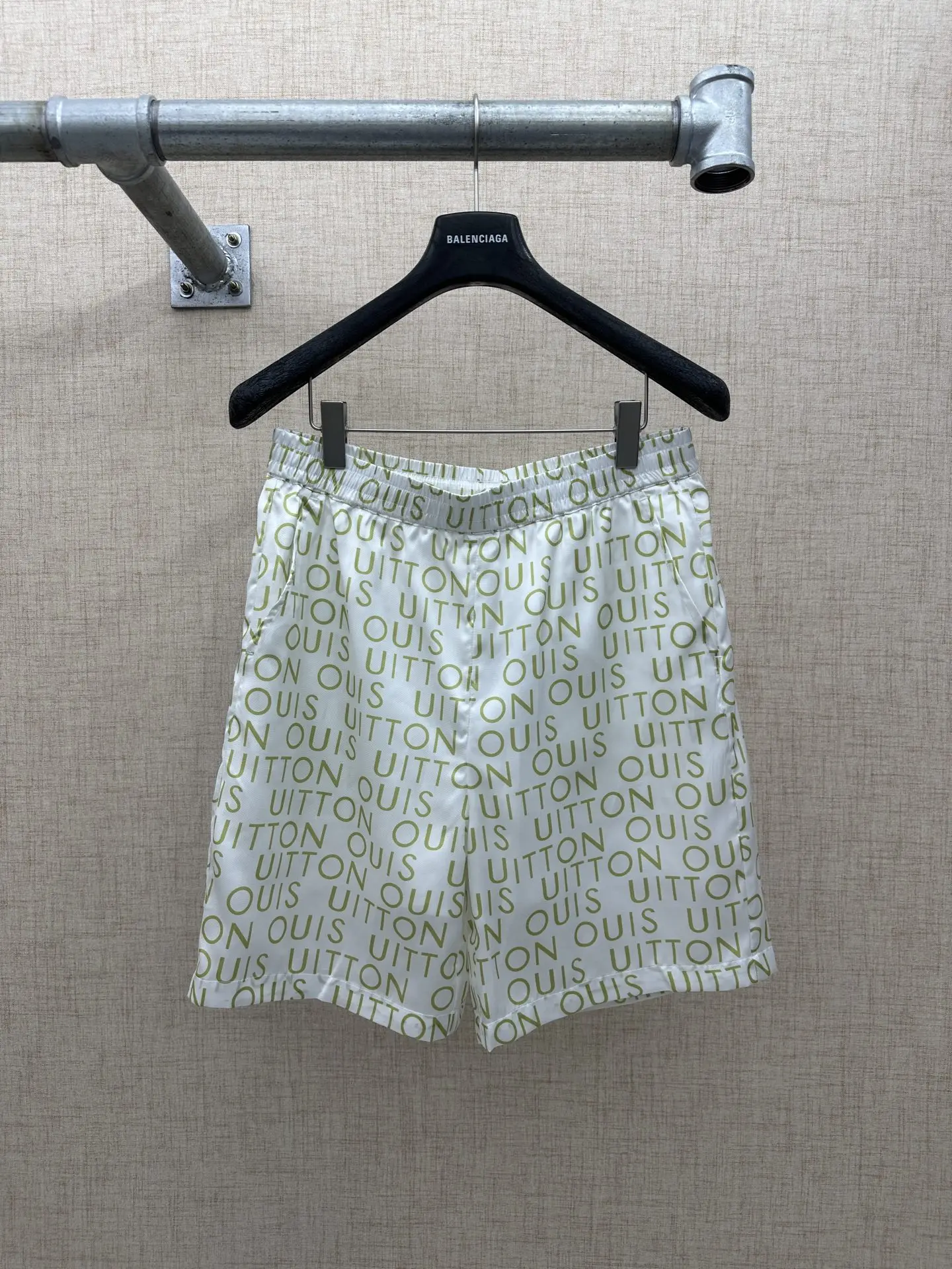 LV 2026春夏系列的印花桑蚕丝短裤