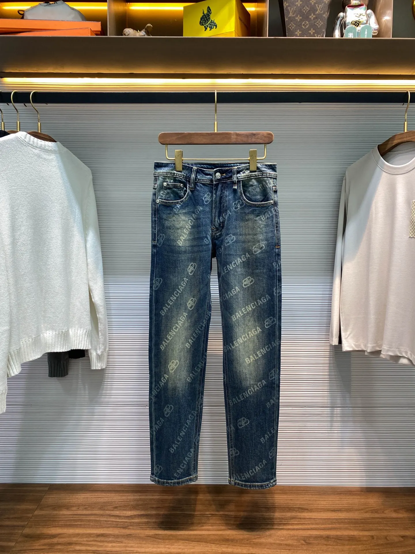 巴黎世家 男士时尚弹幕标识装饰直筒修身牛仔长裤