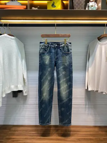 男士时尚弹幕标识装饰直筒修身牛仔长裤 高仿巴黎世家牛仔裤