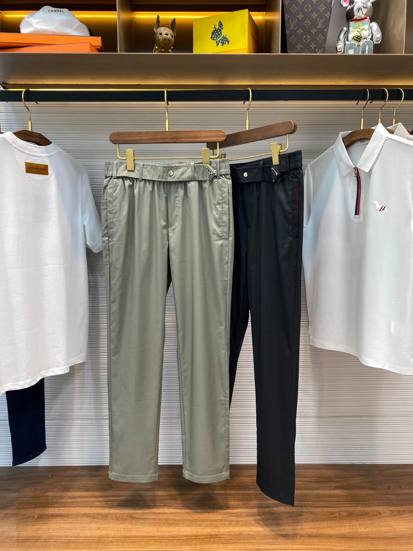 普拉达 男士金属三角标腰带时尚百搭休闲长裤