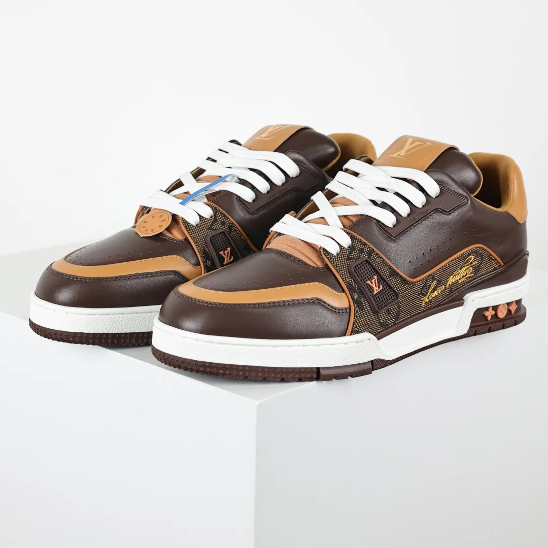 LV 男士压纹粒面小牛皮系带板鞋 LV 男士压纹粒面小牛皮系带板鞋