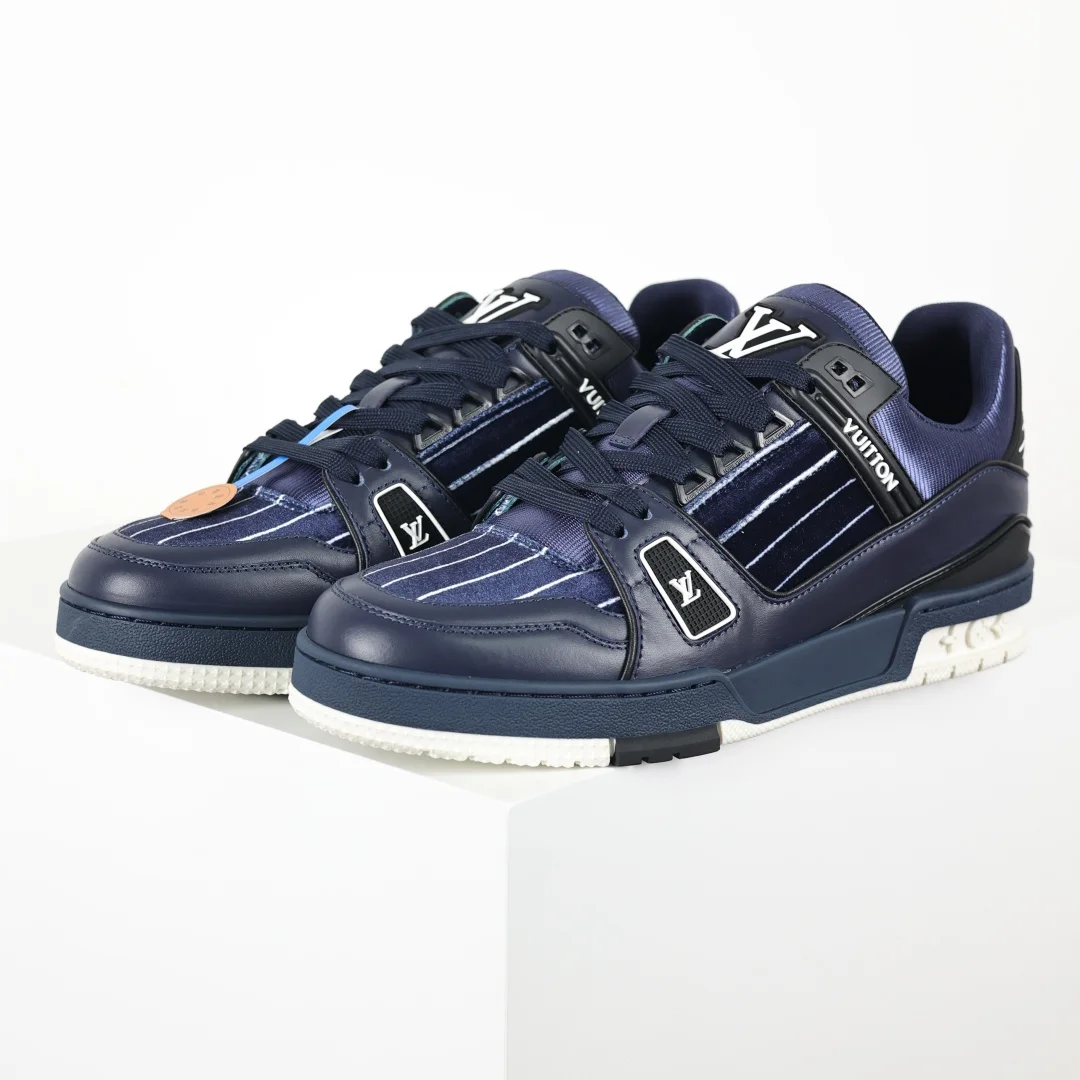 LV 男士压纹粒面小牛皮系带板鞋 LV 男士压纹粒面小牛皮系带板鞋