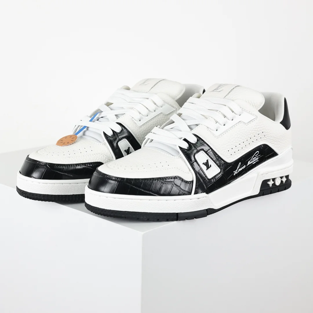 LV 男士压纹粒面小牛皮系带板鞋 LV 男士压纹粒面小牛皮系带板鞋